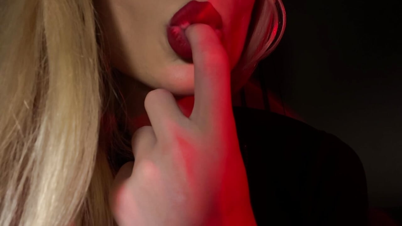 SUCK SEXY FINGER