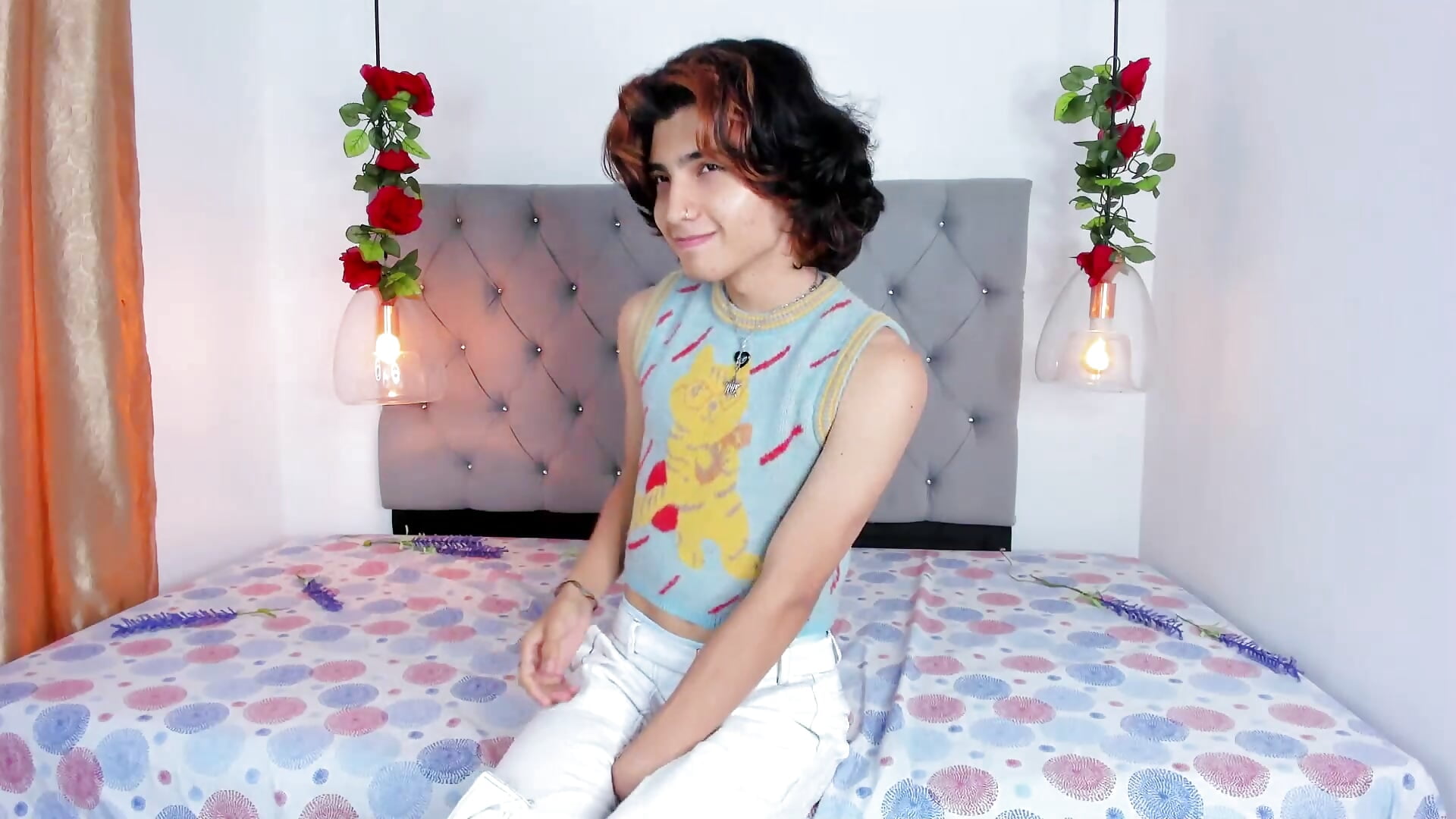 Being flirtatious 😘－カメラキャストのCorey_Glennの動画