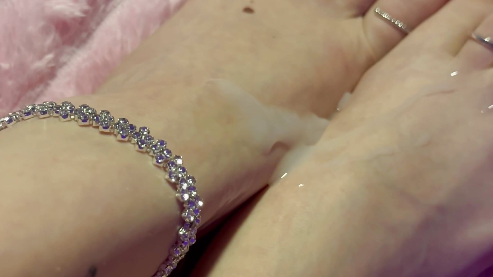 Cumshot on my pretty feet 🦶💦🎀 - video by Julamayana cam model