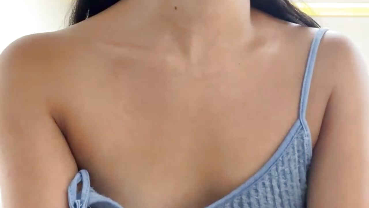 touching my wet pussy - video IssabellaLopez kameramallilta