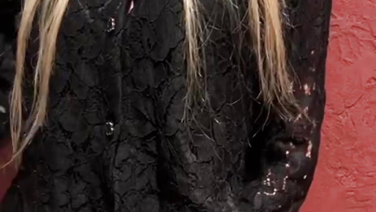 I wonder if you can see my underwear😉 - video của người mẫu cam Emilia_Klar