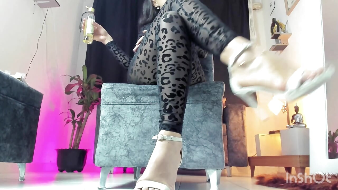 🦶👠💦💋 - video di Alaia_Love77 modella di cam