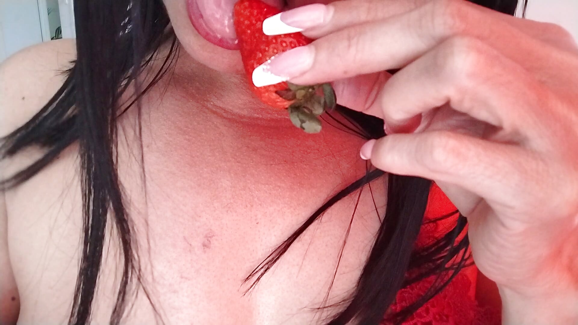 Strawberry - video by Venus_R0se cam model