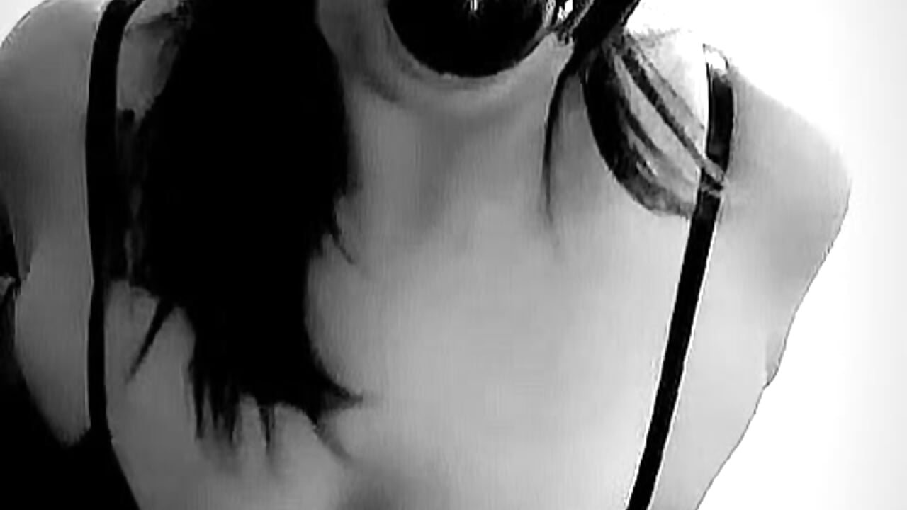 😈 - video by emily_leinner cam model