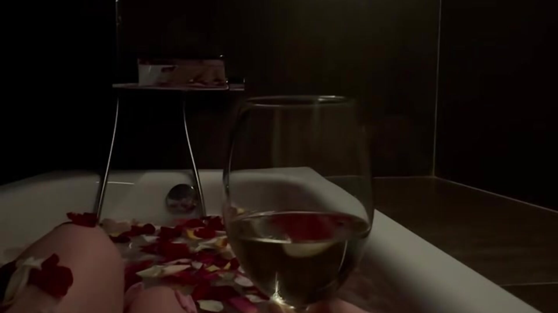 relax in the spa - video by Scarlett_Florence cam model