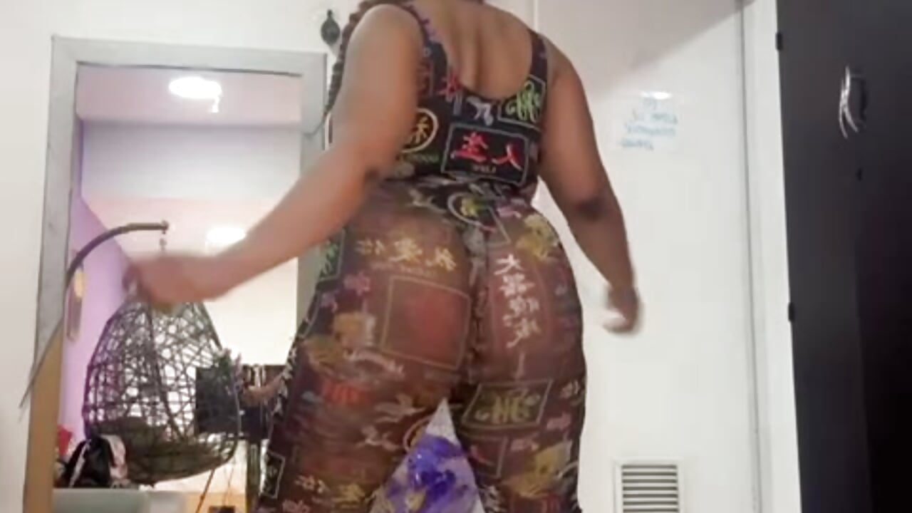 FUCK THIS HUGE ASS - video by cookplleaser cam model