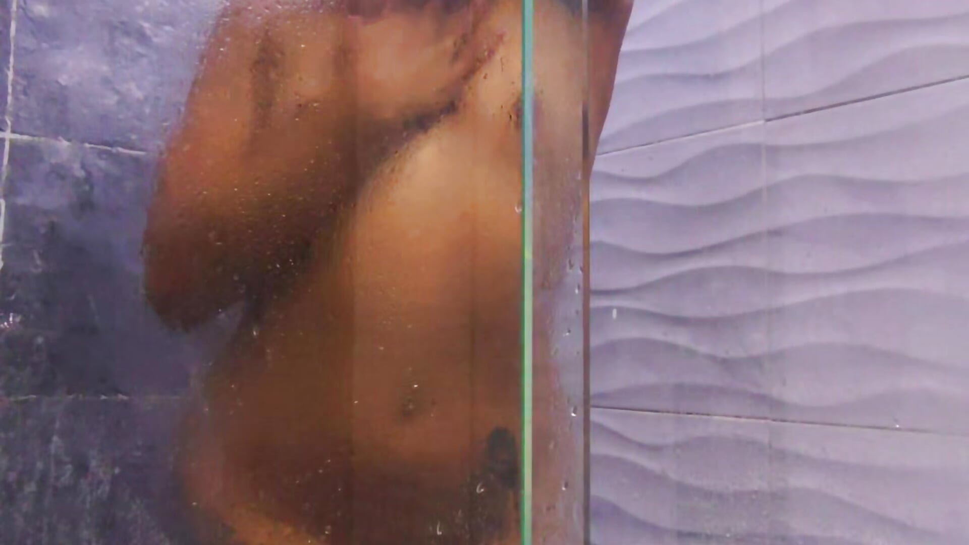 Look at me in the shower.🔥🤌🏾💋 - відео від вебкаммоделі Amber_villalobos_