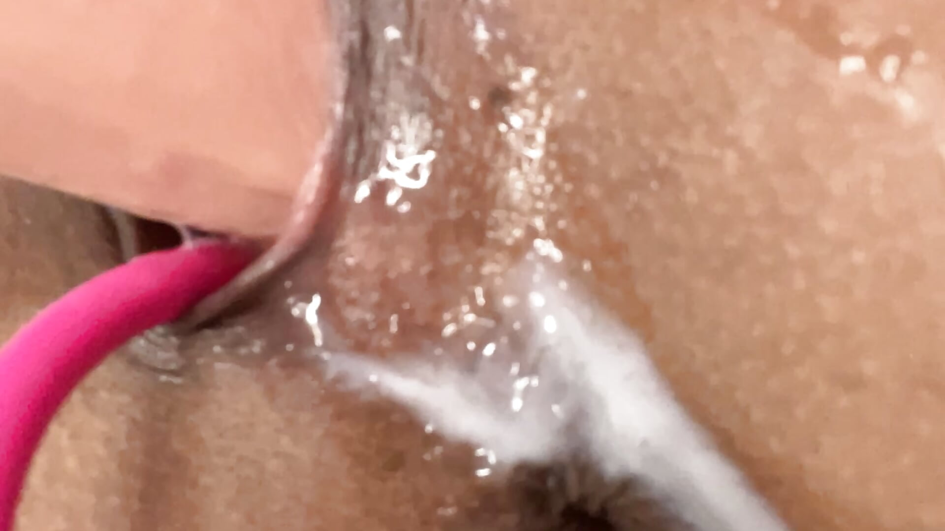 Oh, the cum comes out of my pussy 😌😮‍💨🔥 - فيديو من Amber_villalobos_ موديل الكام