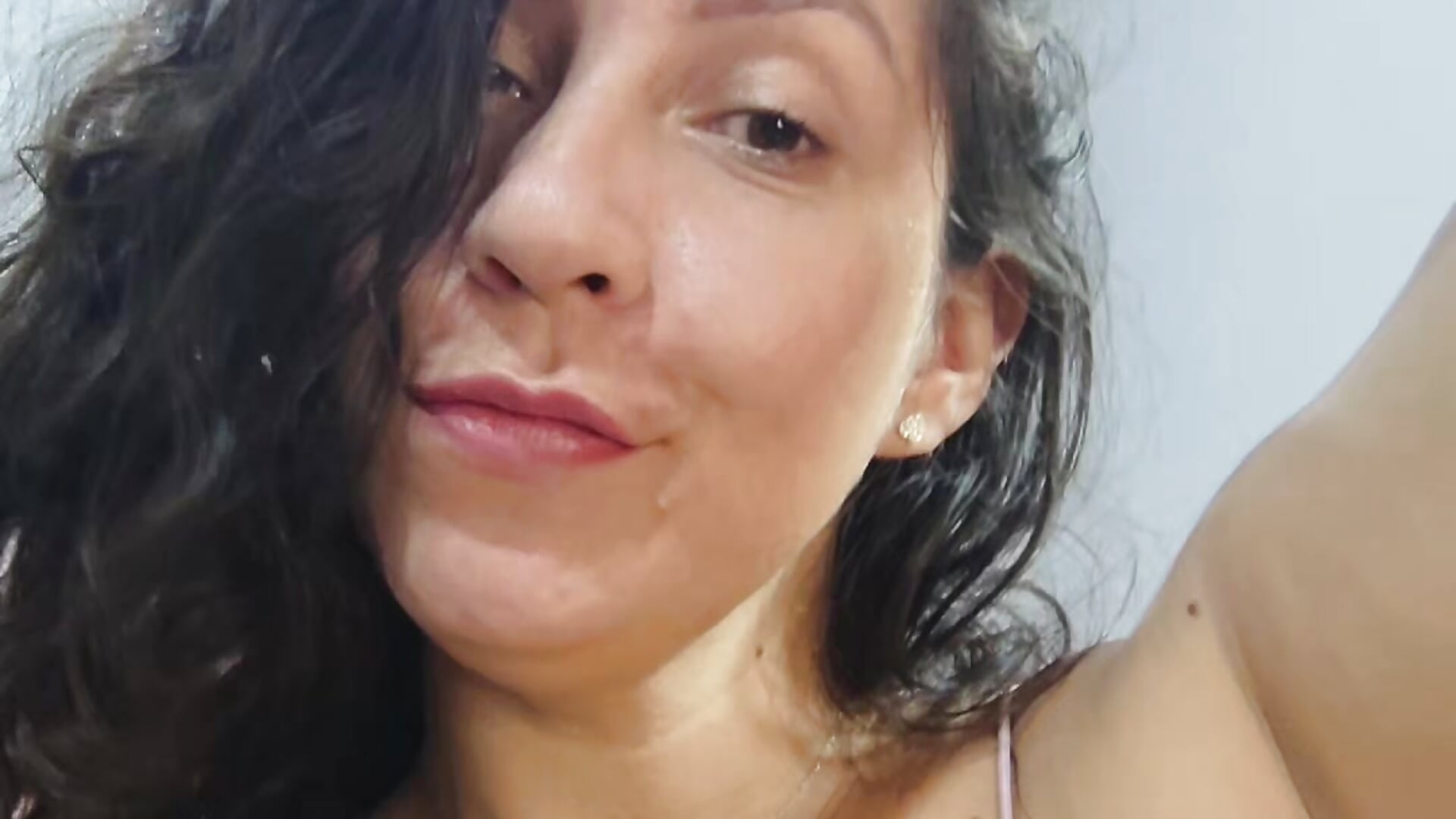 I am naih - video by naihroby cam model
