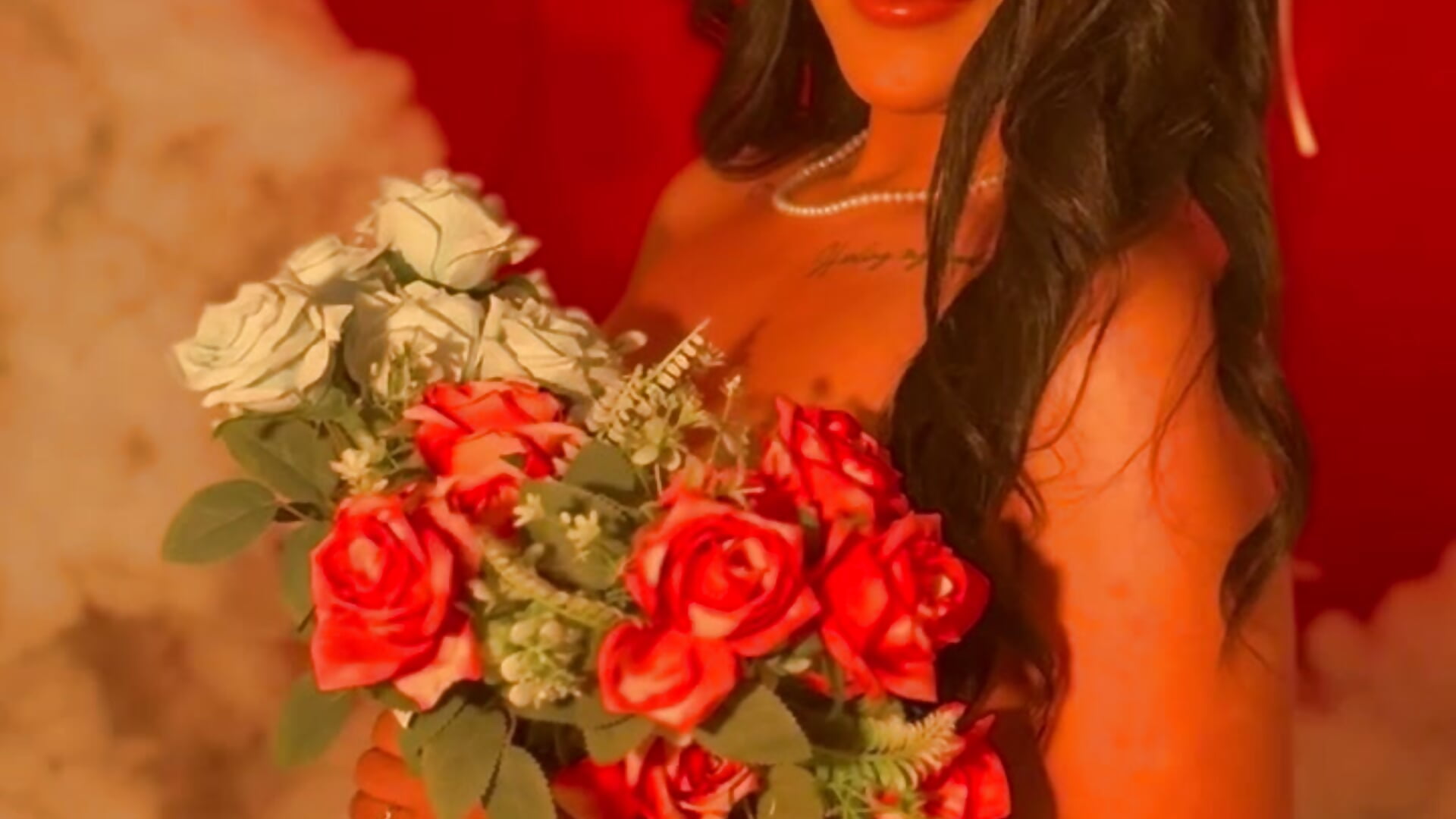 💐 Flowers Queen 👸 |  How likes for this tease, muak - vídeo de SoffiQueen modelo de câmara