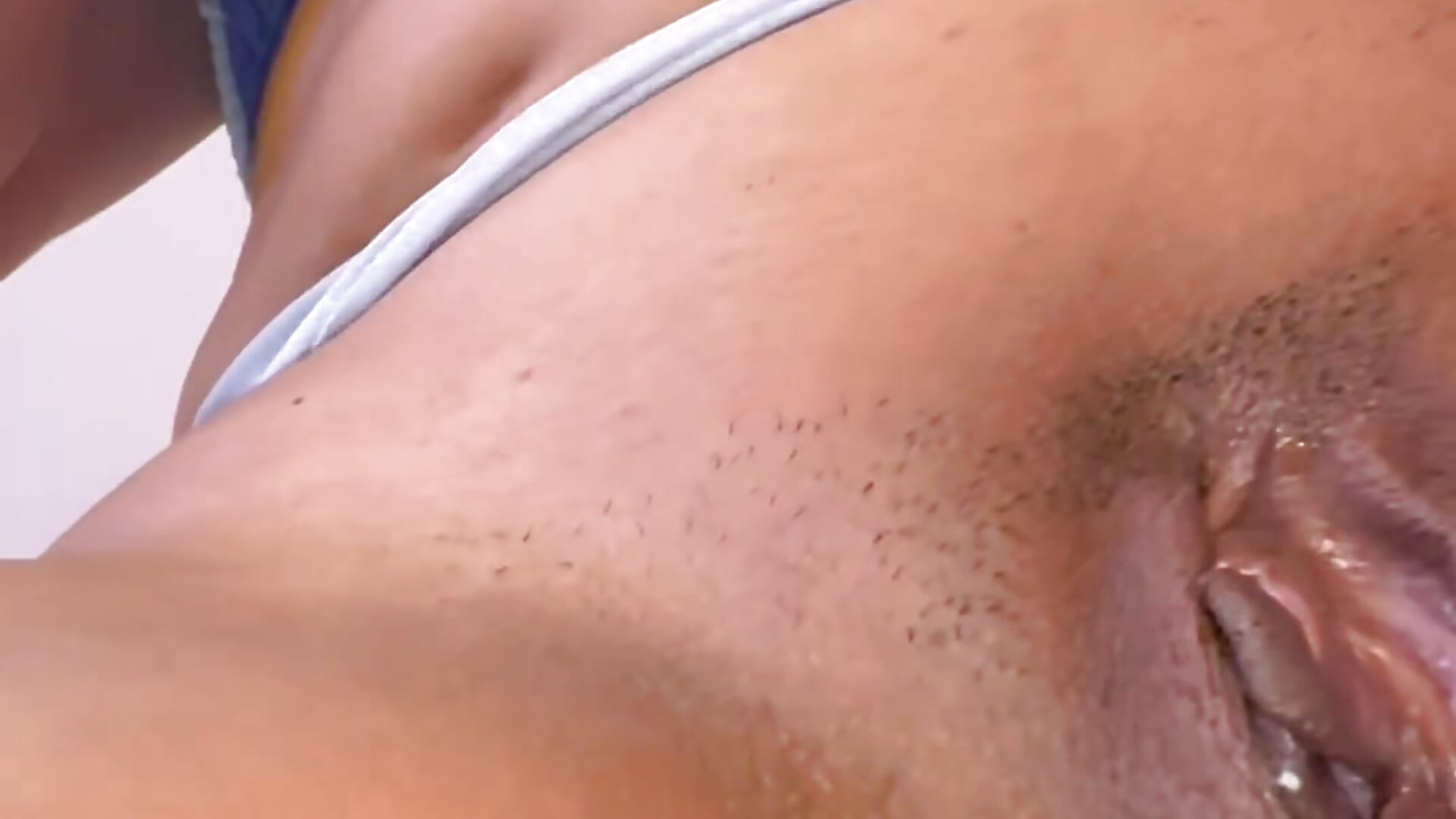 Fingering in my pussy 🥵😈 — filmik EMILYY_FOXY, modela(-lki) na kamerkach