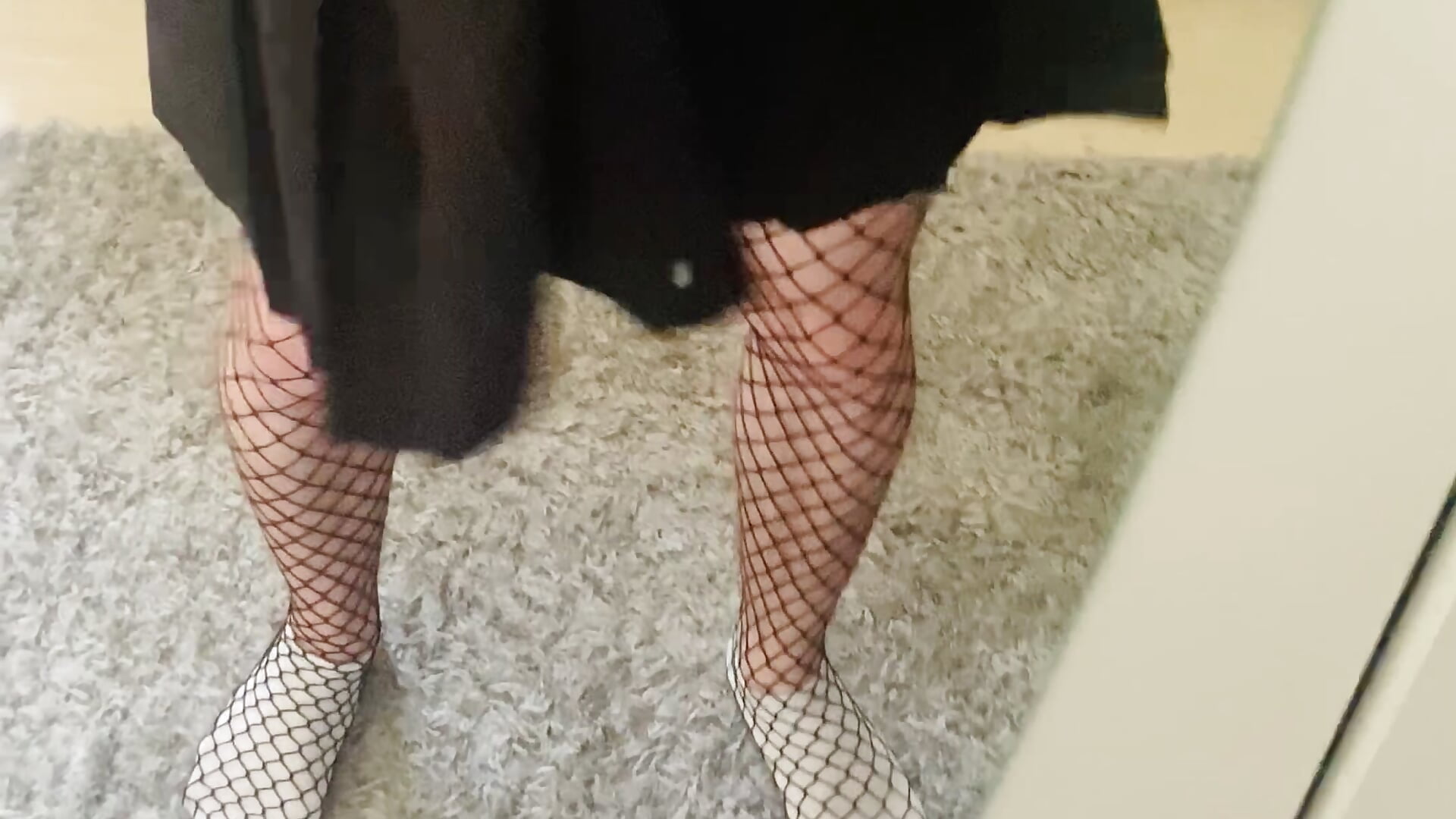 Cock under skirt – video af whitecockpaula