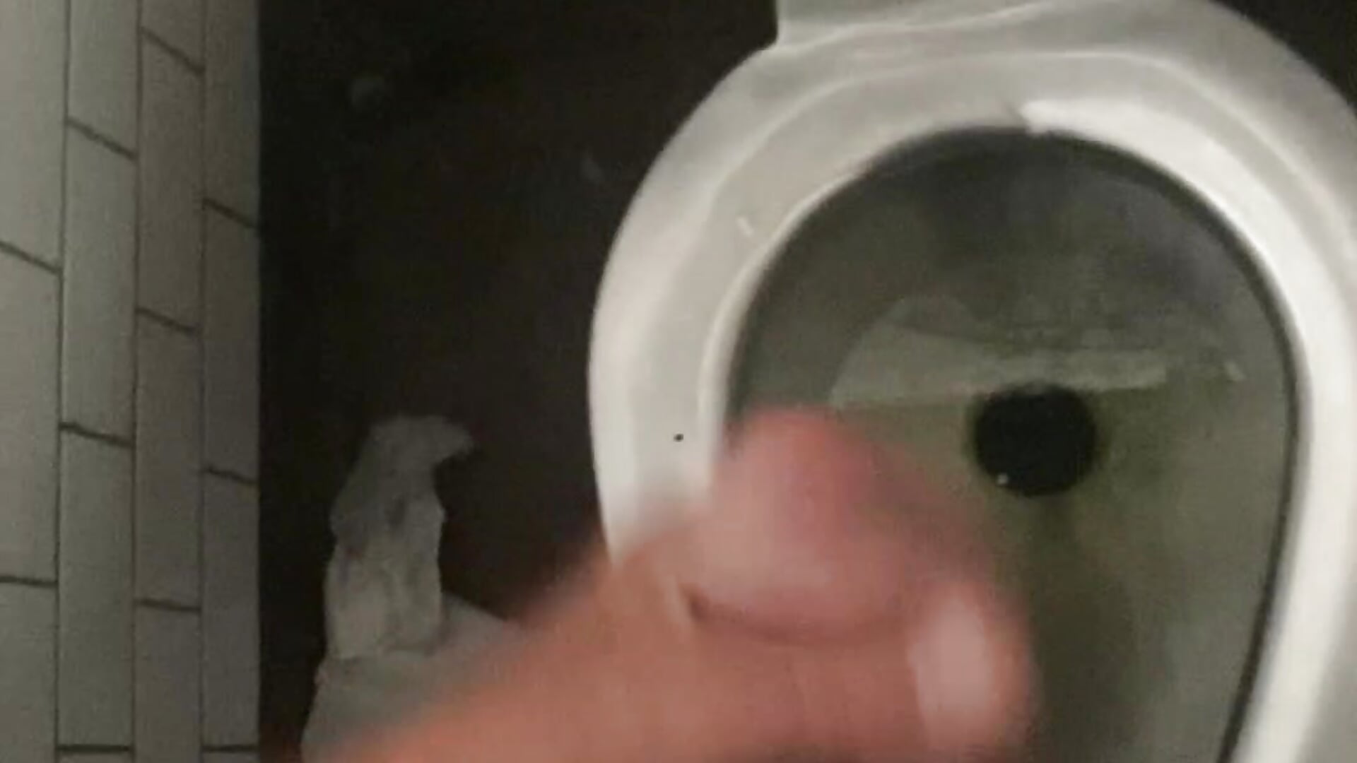 Bathroom break - video oleh TomTeazy kamera model