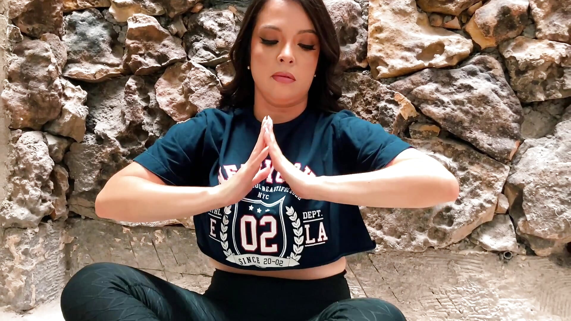 Yoga – видео вебкам-модели Adel_Nesbiit