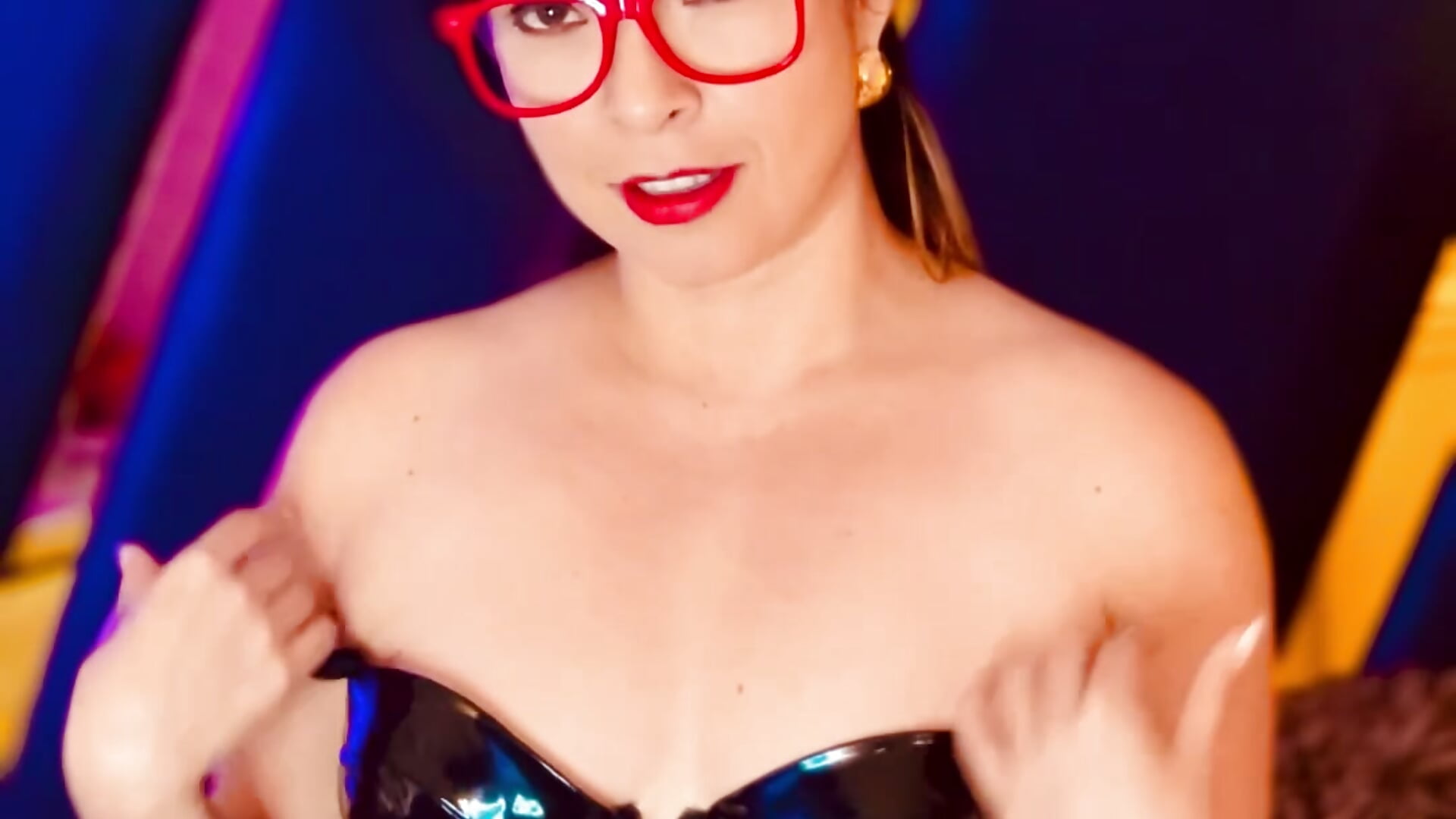 bounce and play with my Tits love – video od webkamerové modelky Adel_Nesbiit