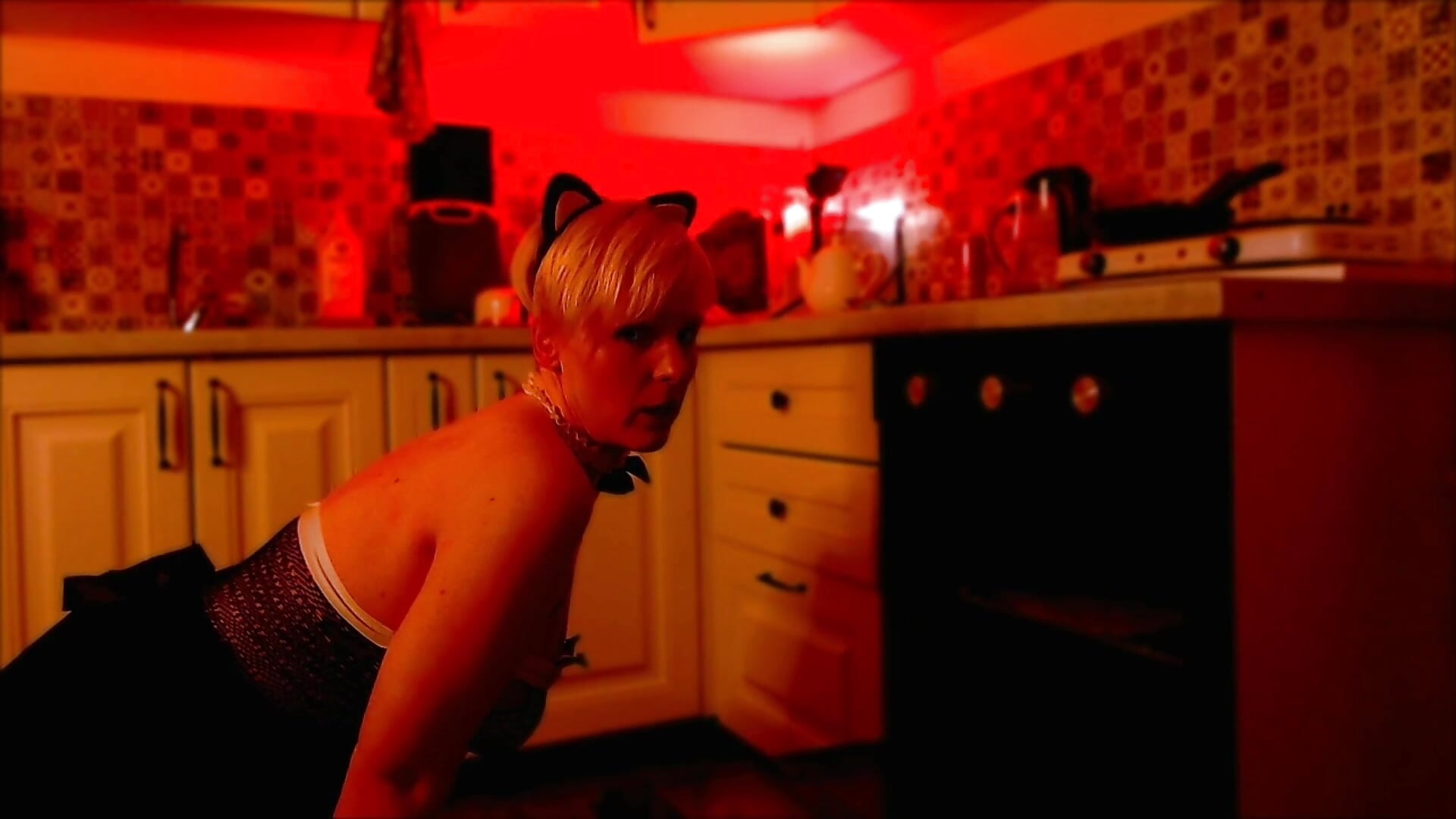 Oh, no! I'm stucked in my oven while clean it! How could you help me? - video by MissSeverina cam model