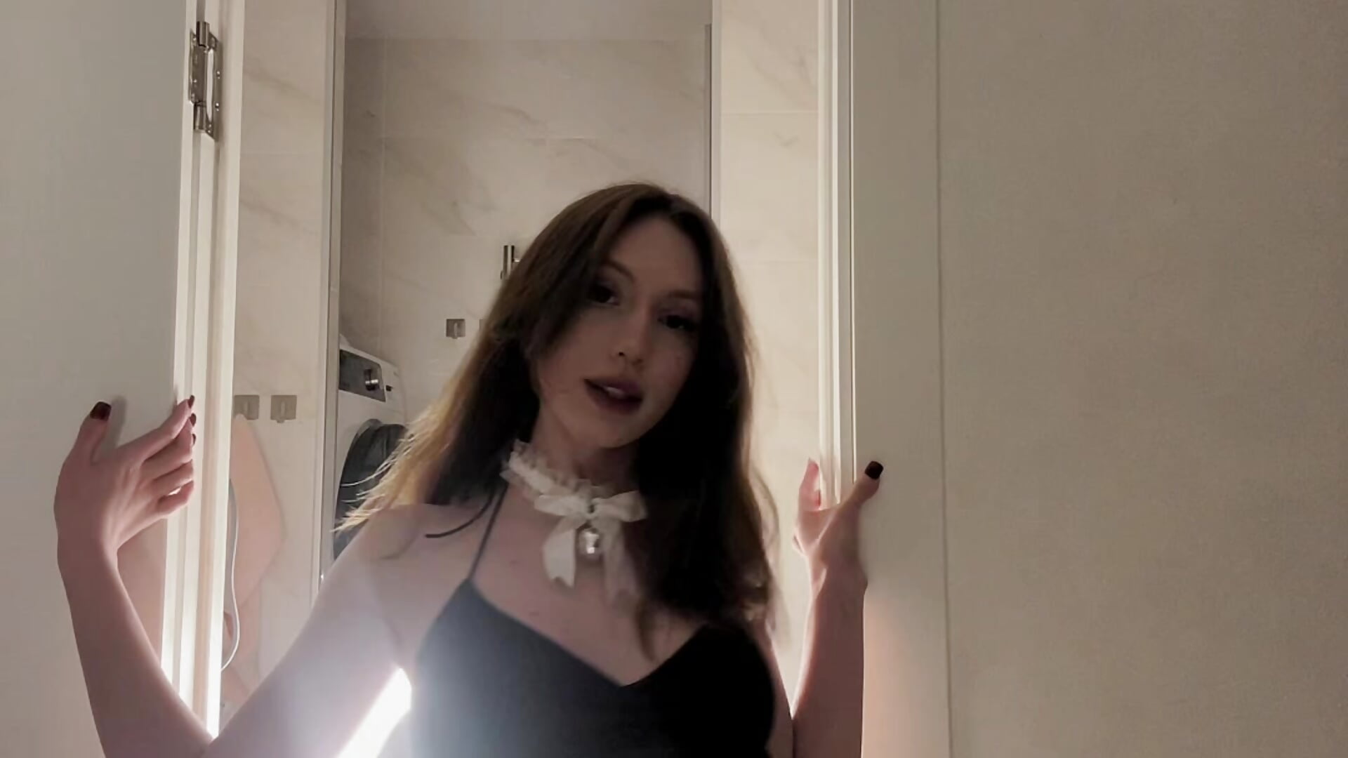 Dances))) - video di elfinvibes modella di cam