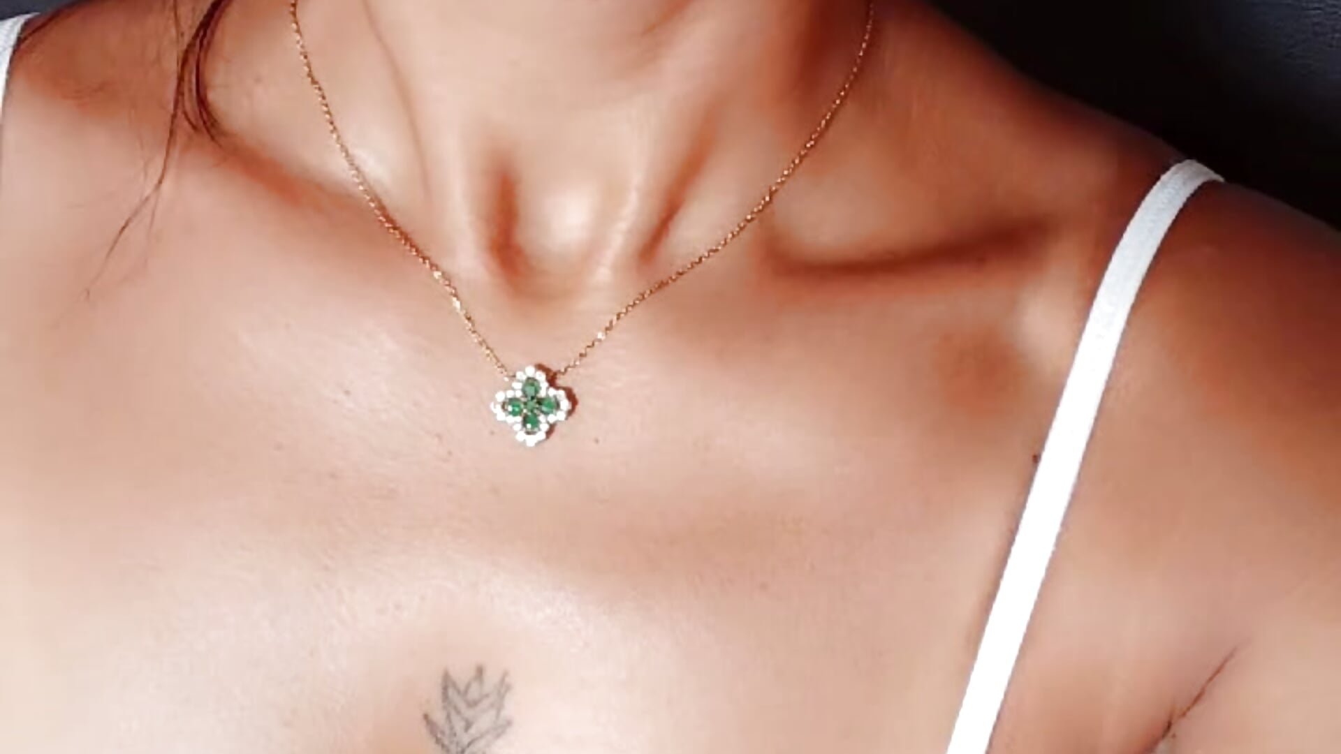 "Are you making it hot, or are you just looking at me with desire?" - Biancasantillana主播的视频