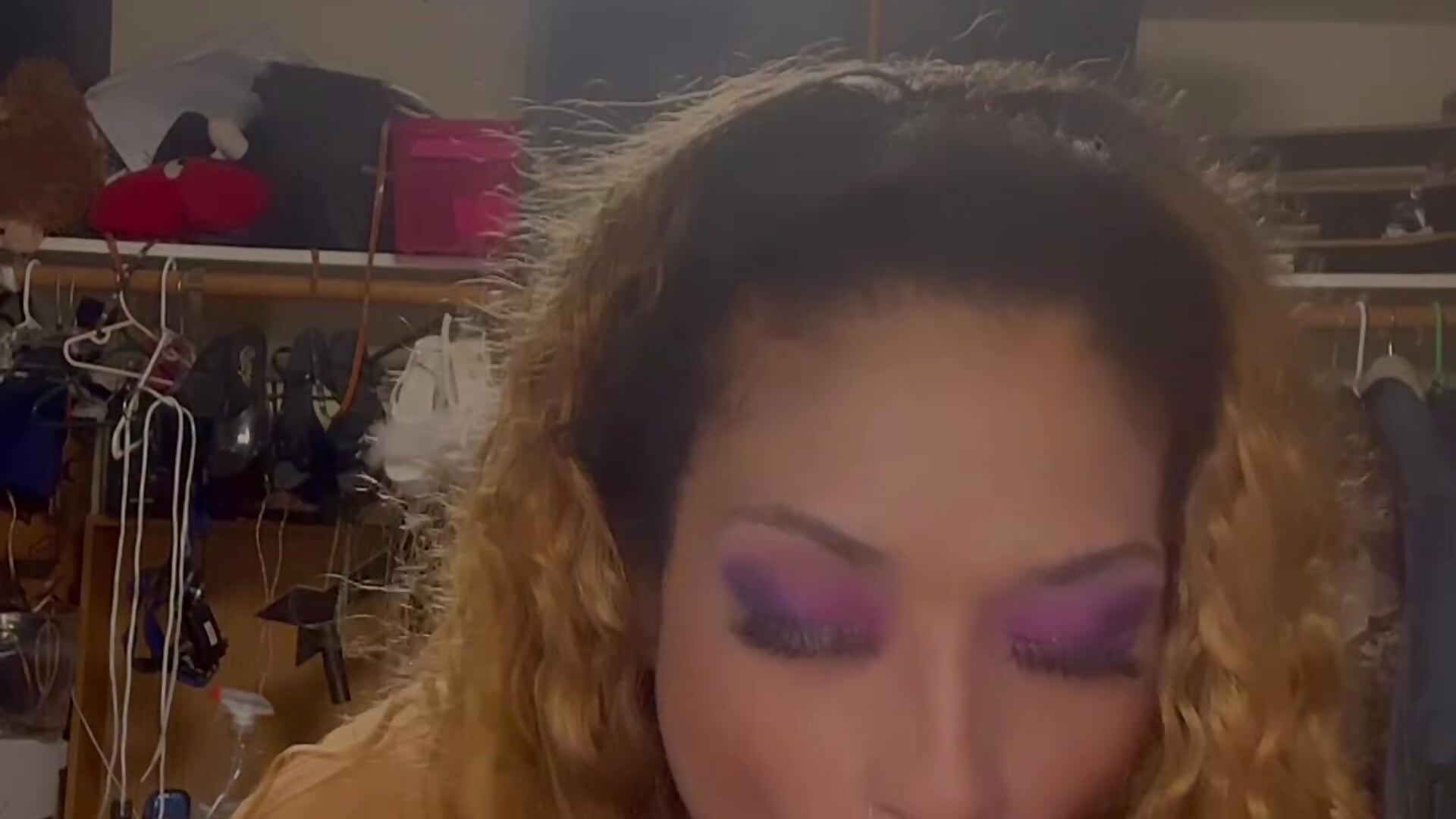 Farah shows her sucking skills — filmik farahmoans4u