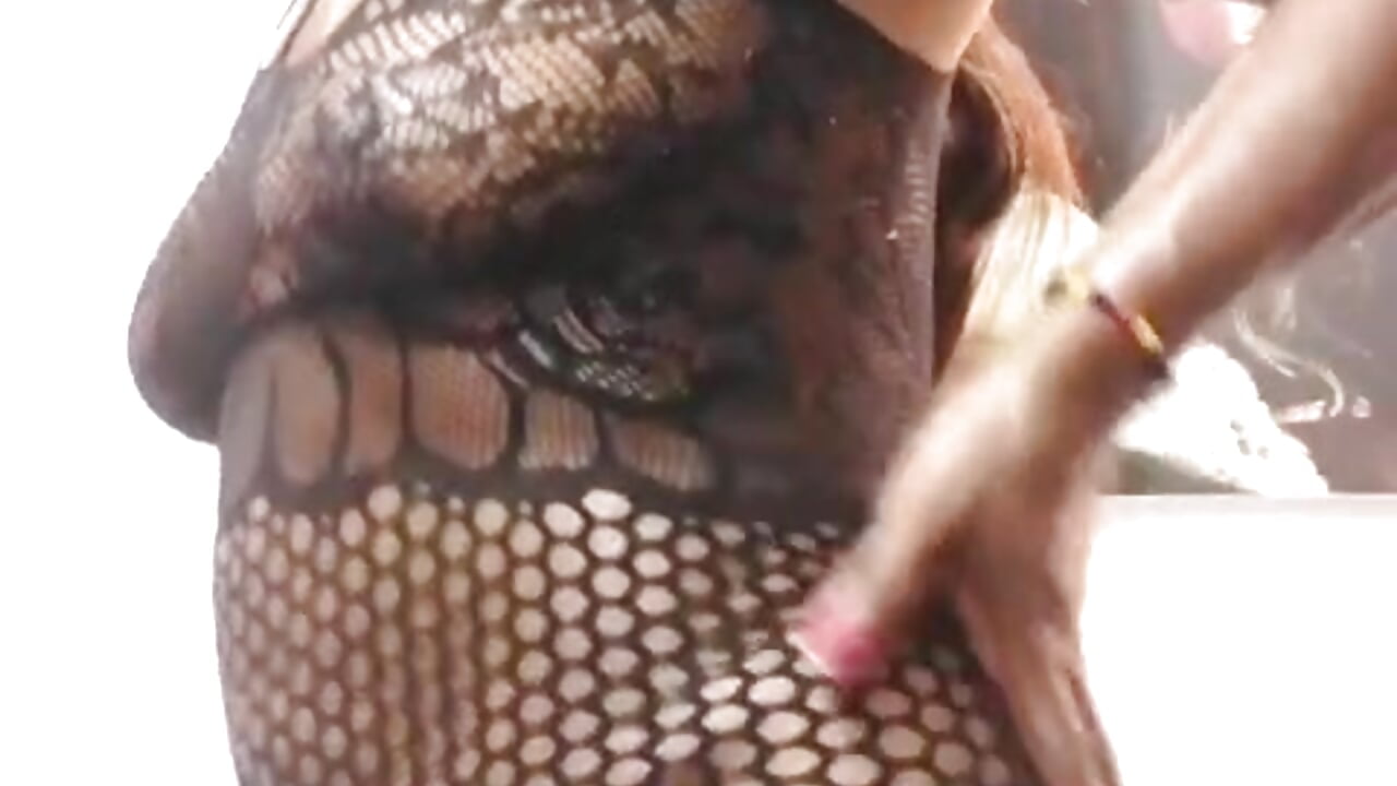 Sexy girl 😋 - lola_hornei主播的视频