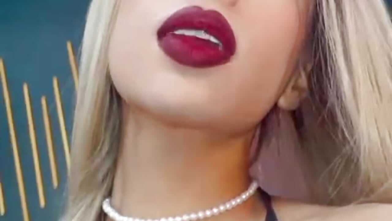 Kiss my Red Lips ...