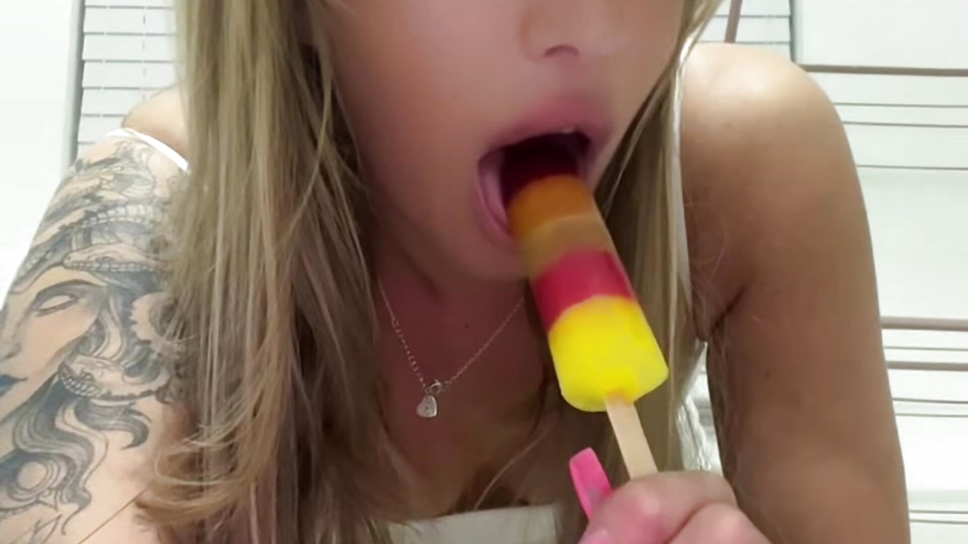 f10481584d194043af0daa79480ee19b - video oleh model kamera cydneyxox