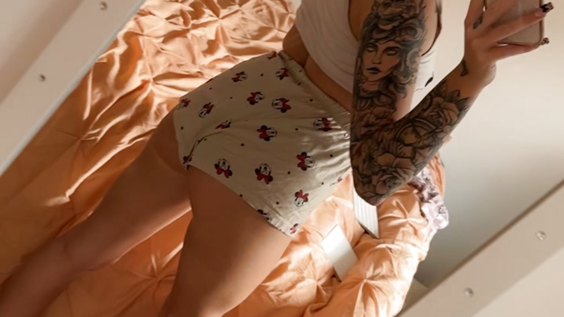 CAF150CB-4787-47D0-9ED4-69D06FC4EA47 - video oleh model kamera cydneyxox