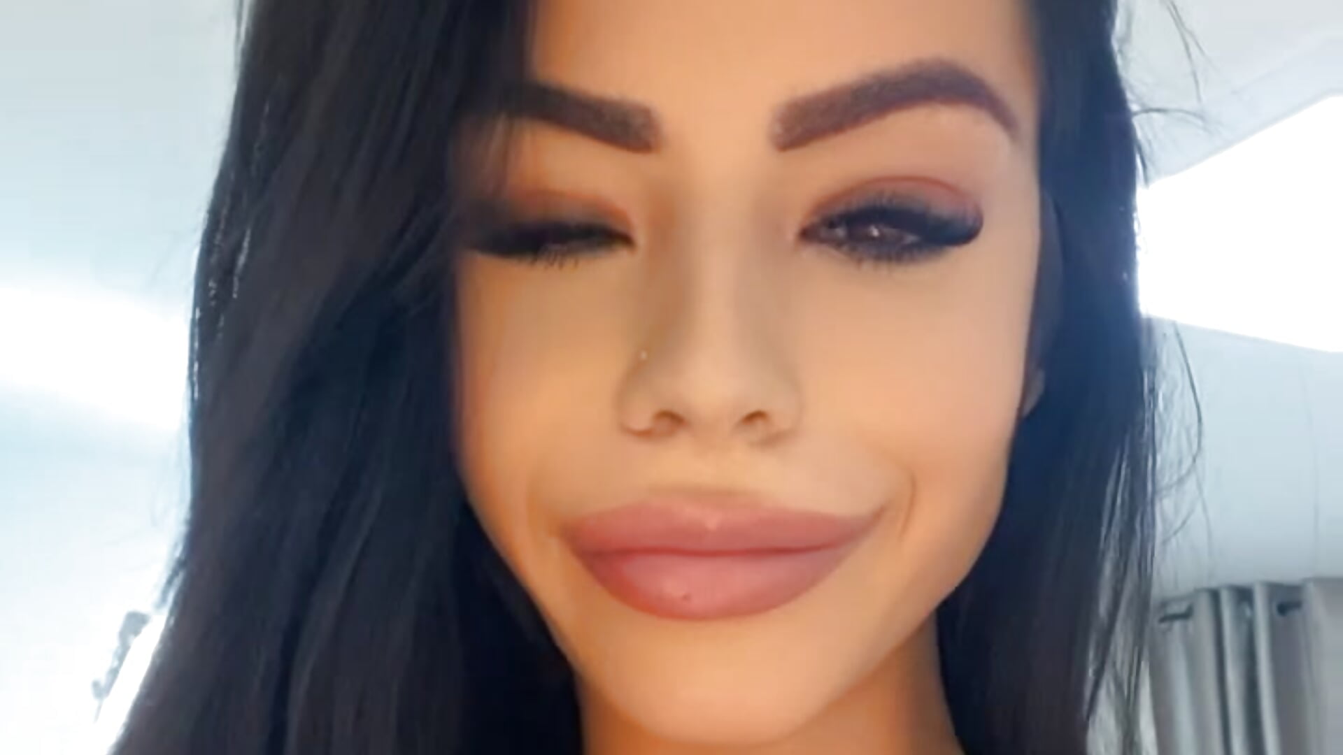 filtered-7506A10E-DF2B-48FE-8A21-807A6A902823 - video oleh KallyK kamera model