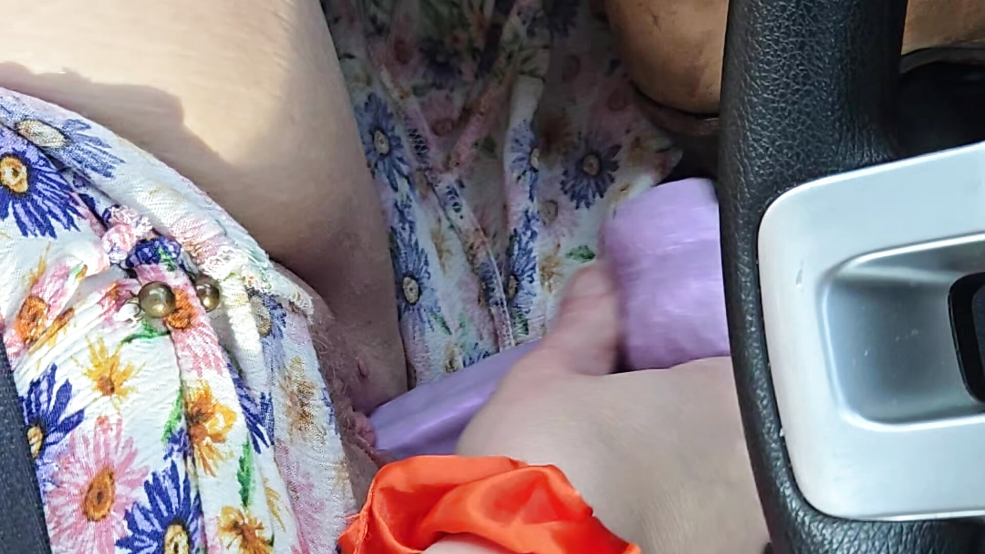 Masturbating in the car.... – видео вебкам-модели AttentionSluts