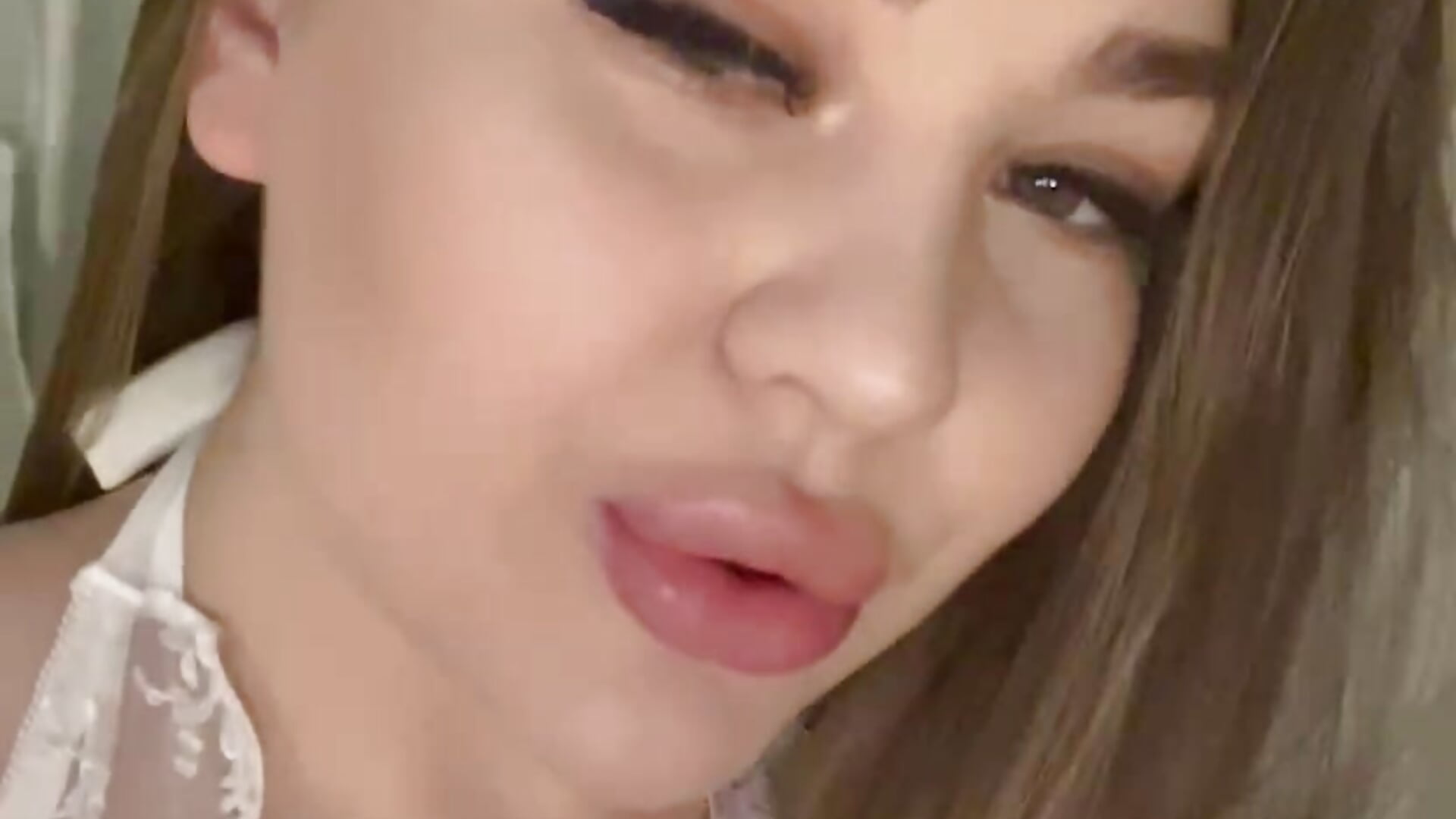 Wish you caught that kiss<3 - video by LunaEstella cam model