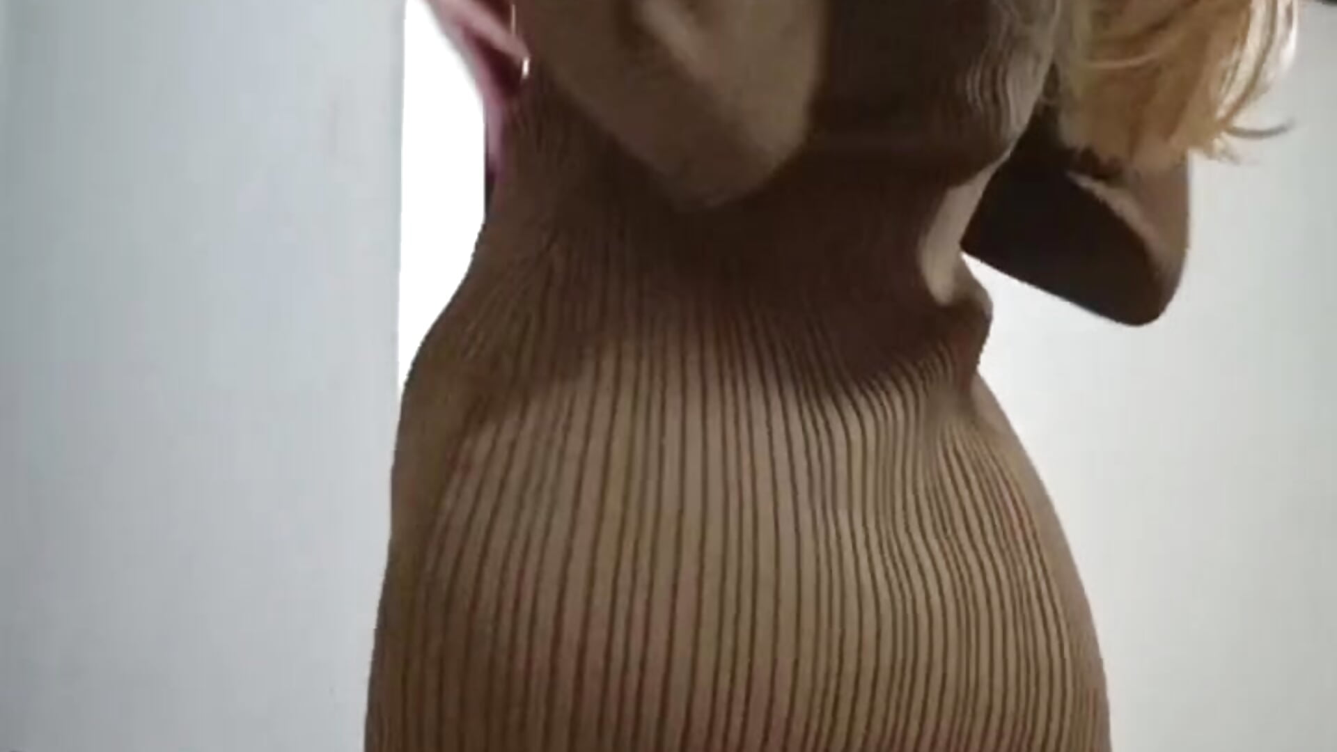 someone really wanted to see me in a tight dress😊) – video od webkamerové modelky ErikaShyy