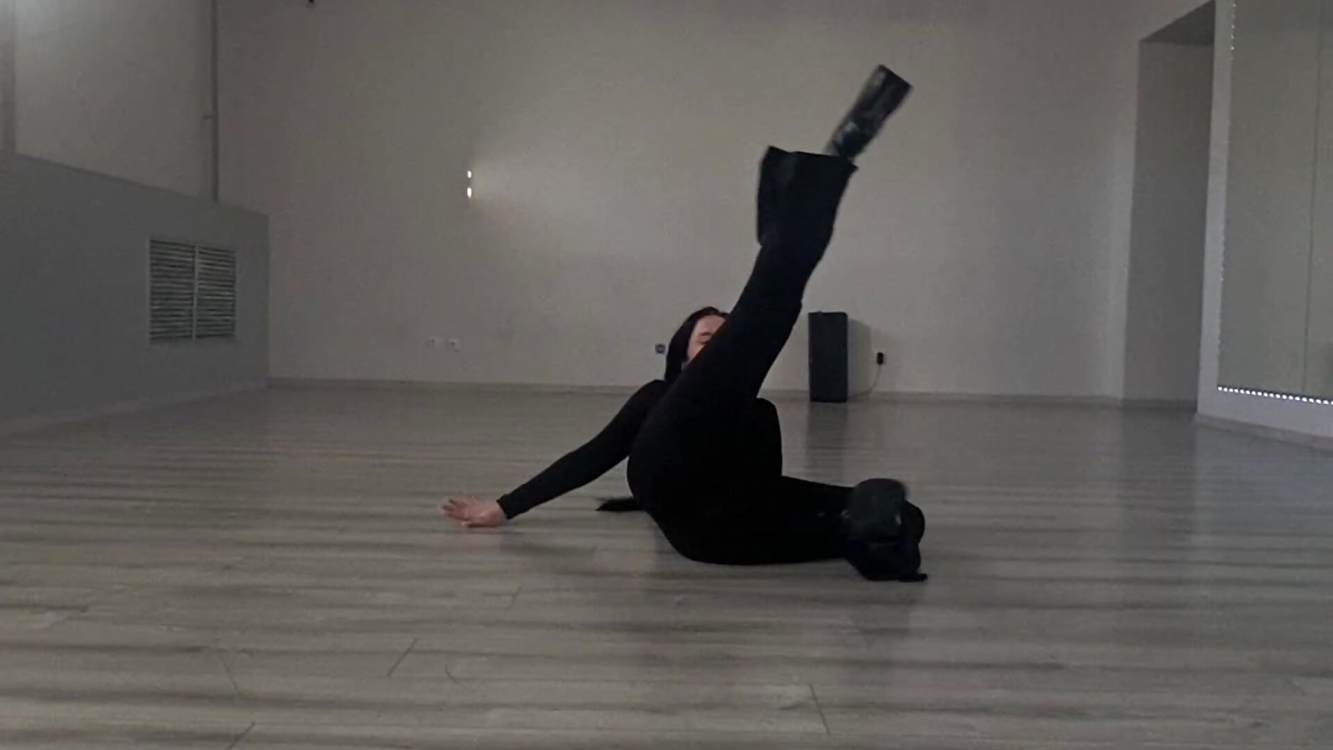 Look on my heels 👠 - video by MaryAriel cam model