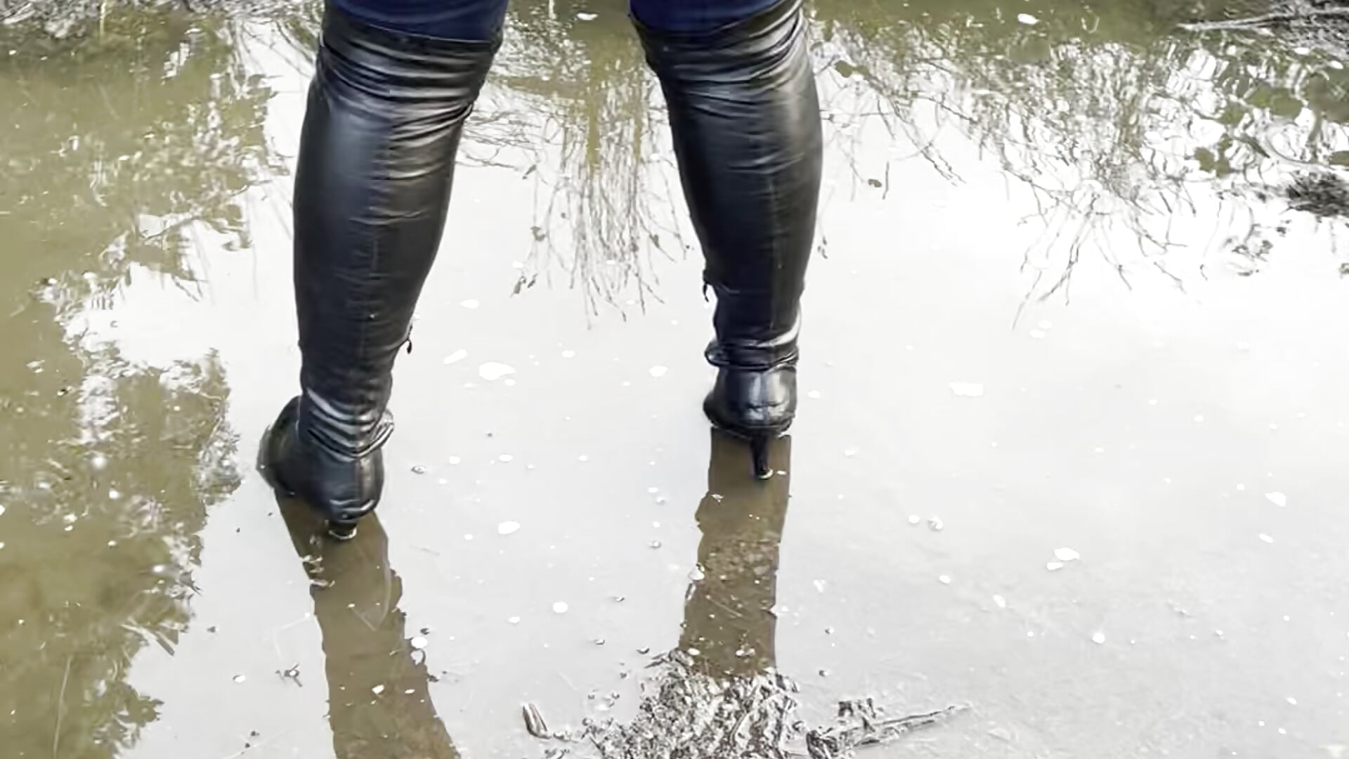 Flashing my tight arsehole in a popular layby