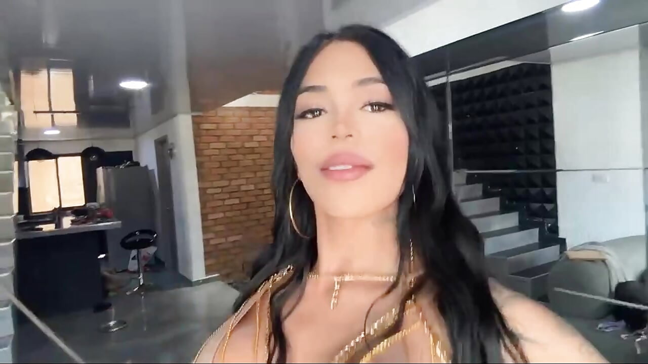 Hello - video by Goddessxfox cam model