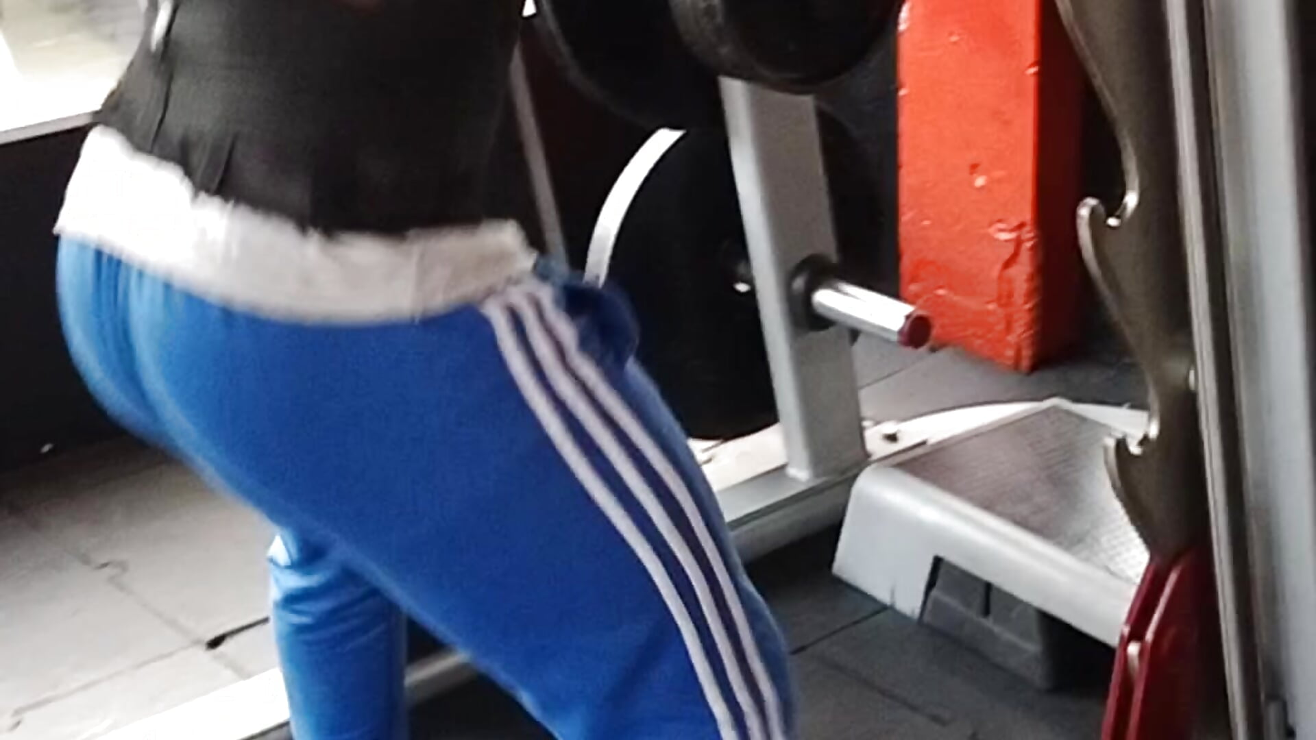 Ejercitandome 🍑 - video di yezz3011 modella di cam