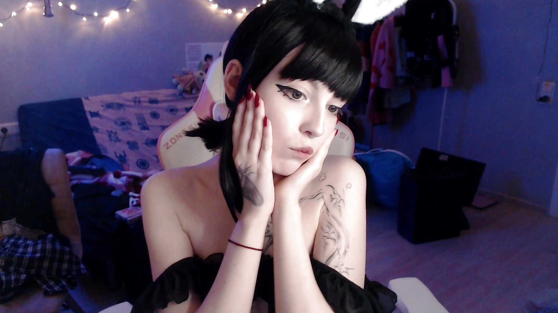 hi hi there!! <3 - vidéo du modèle de showcams Crackling_Tatii