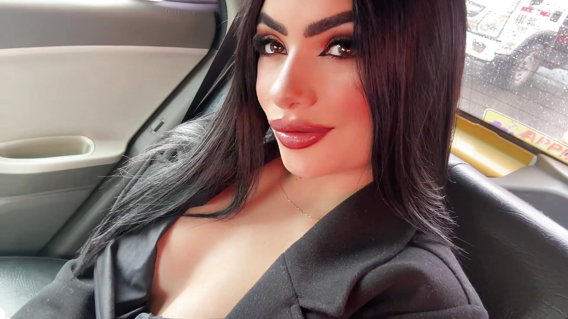 Sexy Girl - KimRoussee adlı kamera modelinin videosu