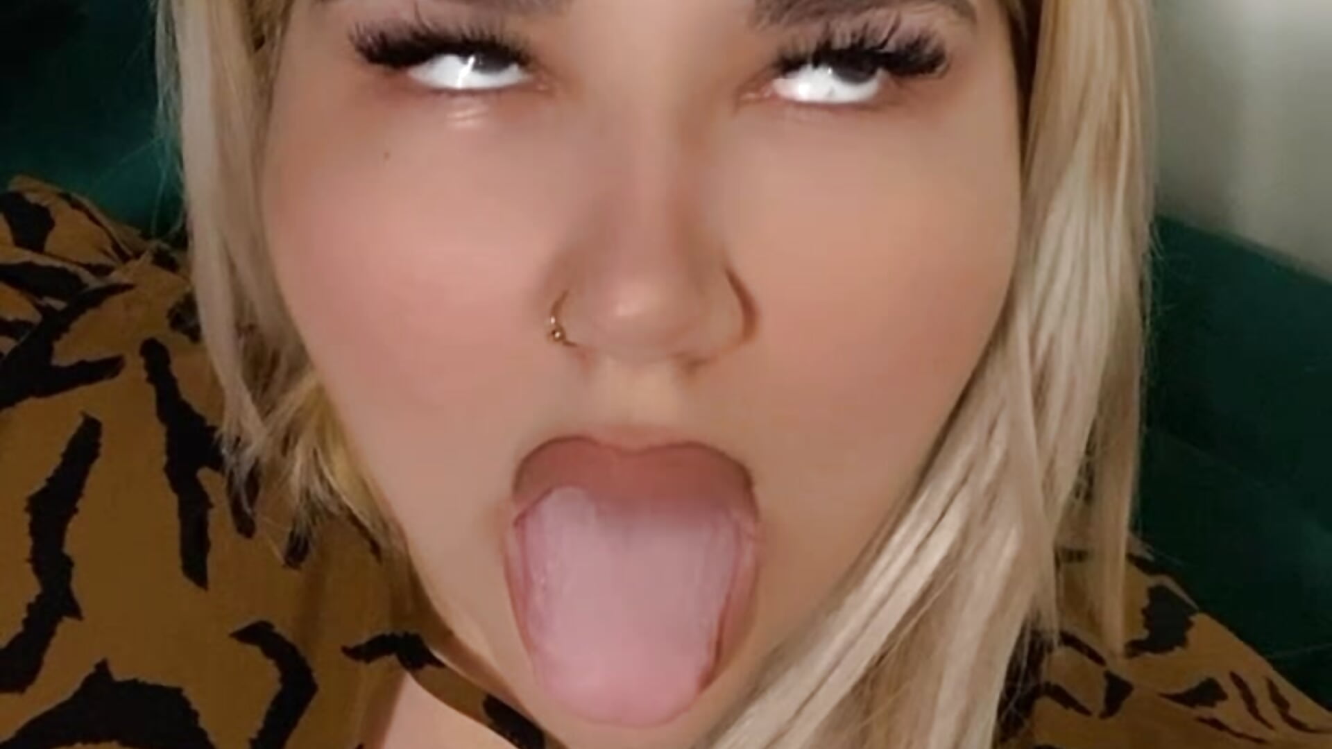 f9677e6ef915495daed53bf05a9d2d26 - فيديو من Leya__Droit موديل الكام