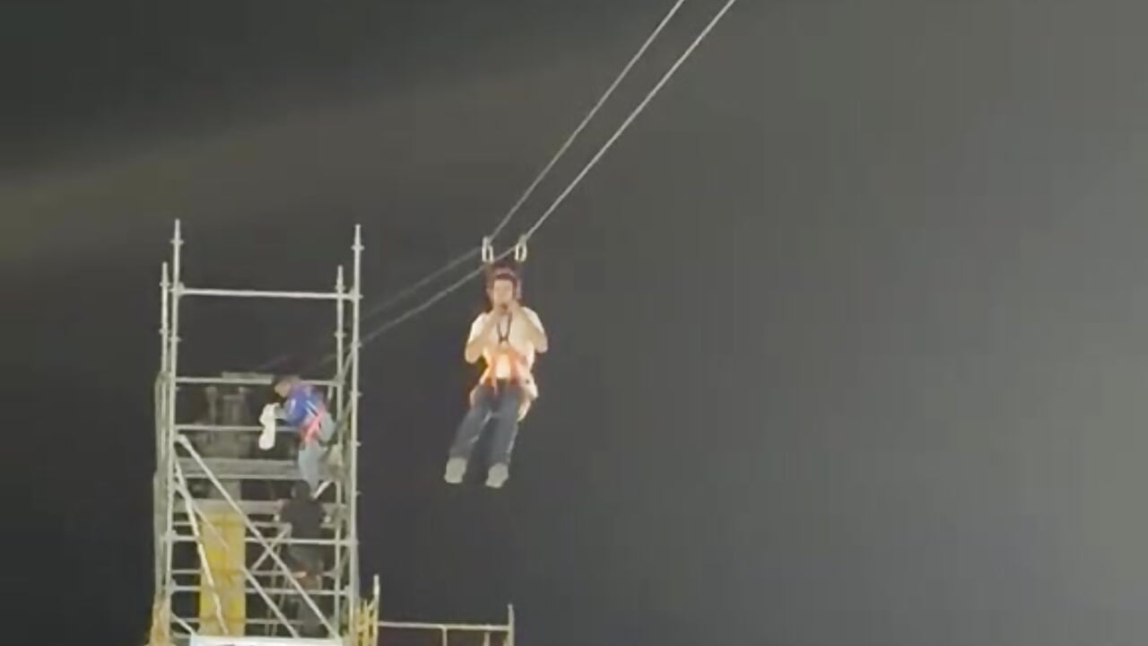 I was a little scared but I jumped, I was looking for that view, my love－カメラキャストのJuan_Hotcaliemteの  動画