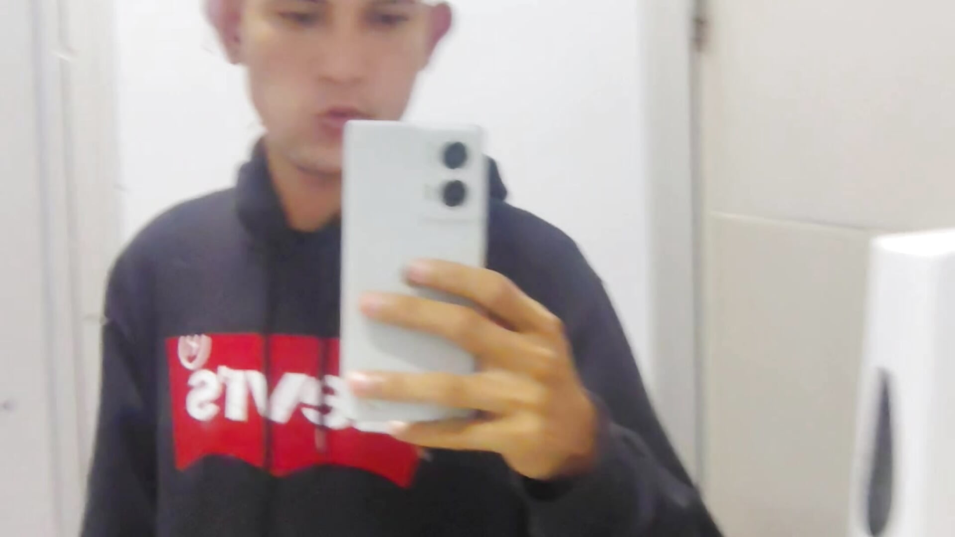 Life is a little difficult; every day we have to learn different things to improve as human beings - 視頻由 Juan_Hotcaliemte 主播提供