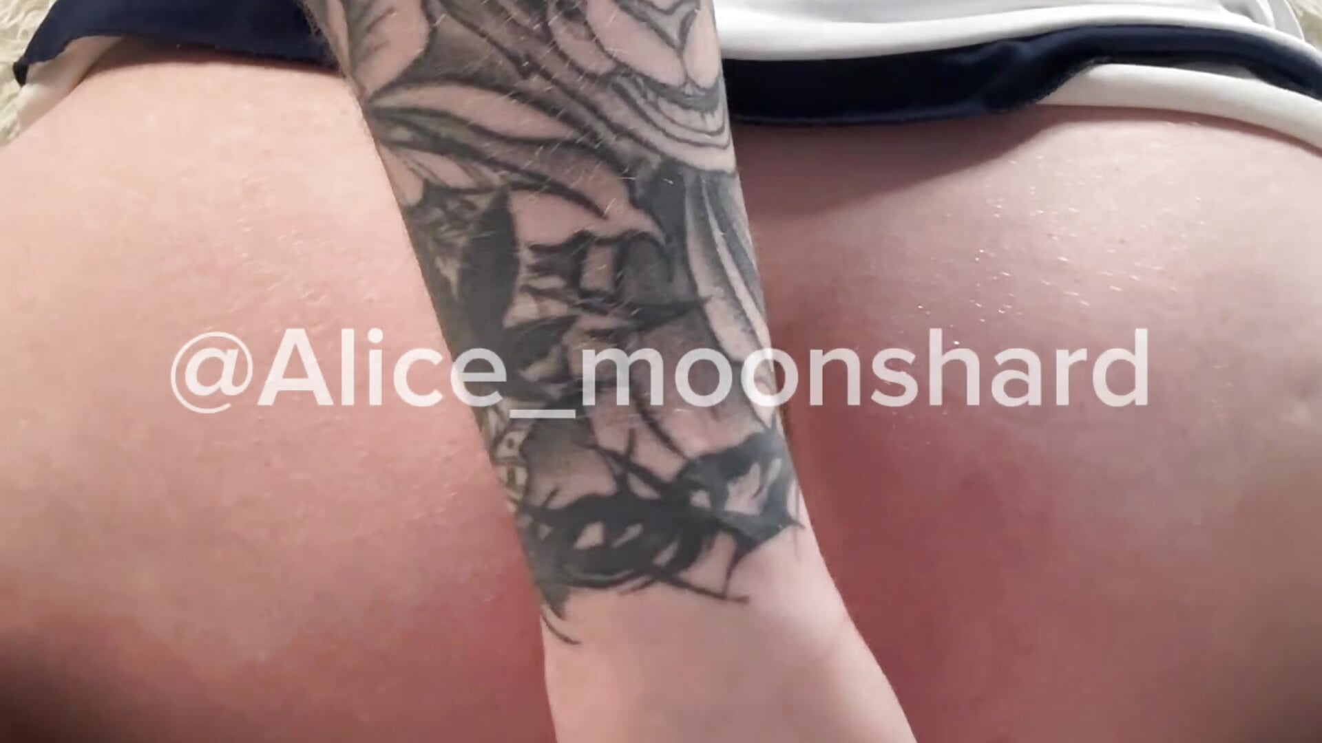 Fucking my ass in the cowgirl position – видео вебкам-модели Alice_moonshard