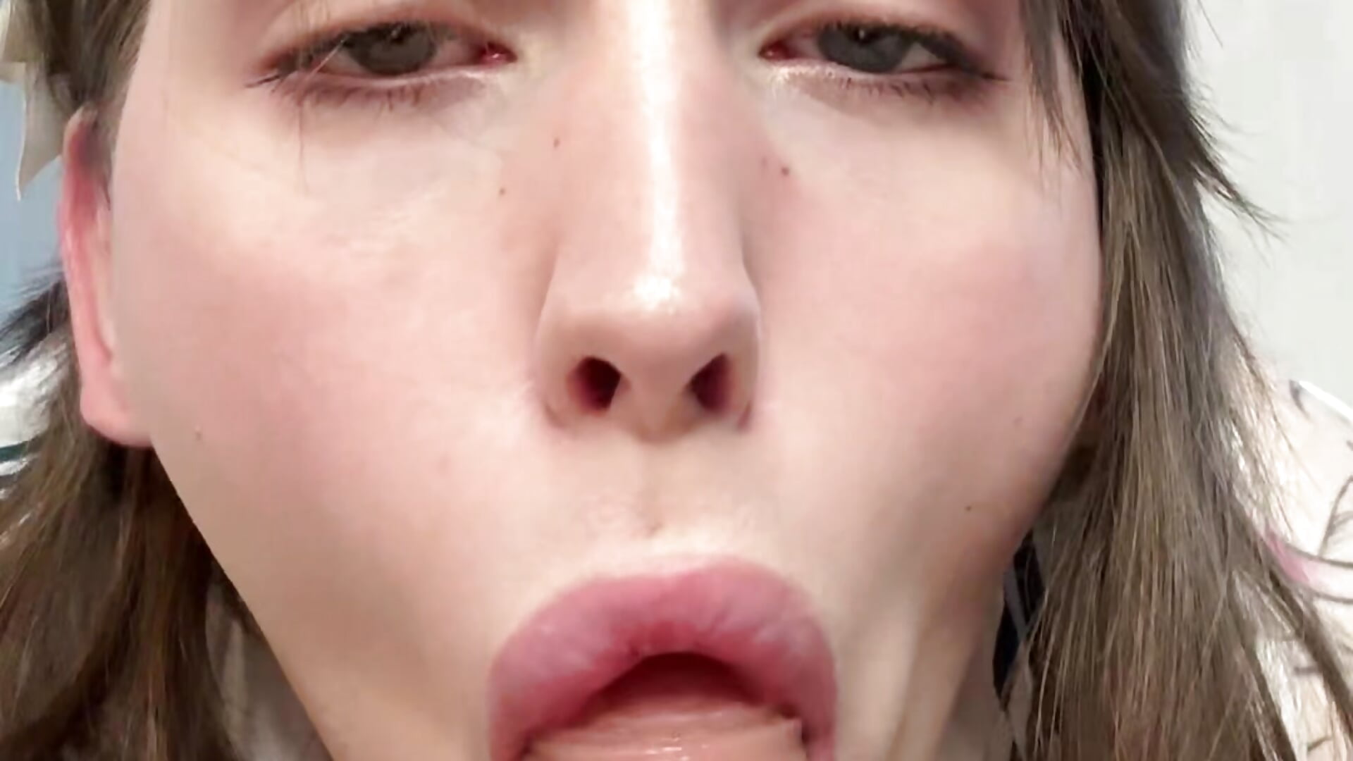 Blowjob with a white dildo covered in saliva – видео вебкам-модели Alice_moonshard