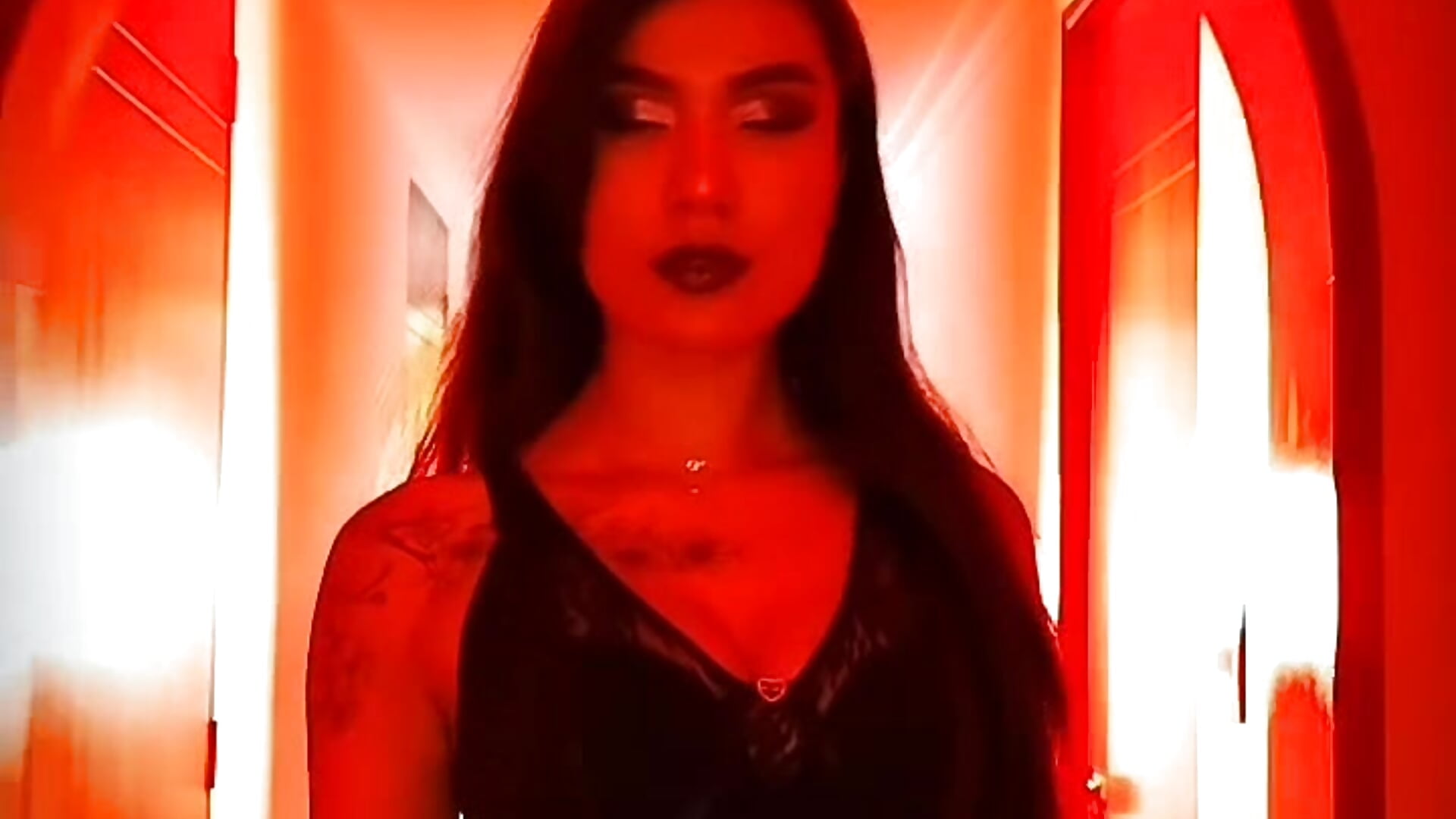 Dark Halloween / Halloween oscuro 🎃🌛✨🌜 - vidéo du modèle de showcams scarlet_castro