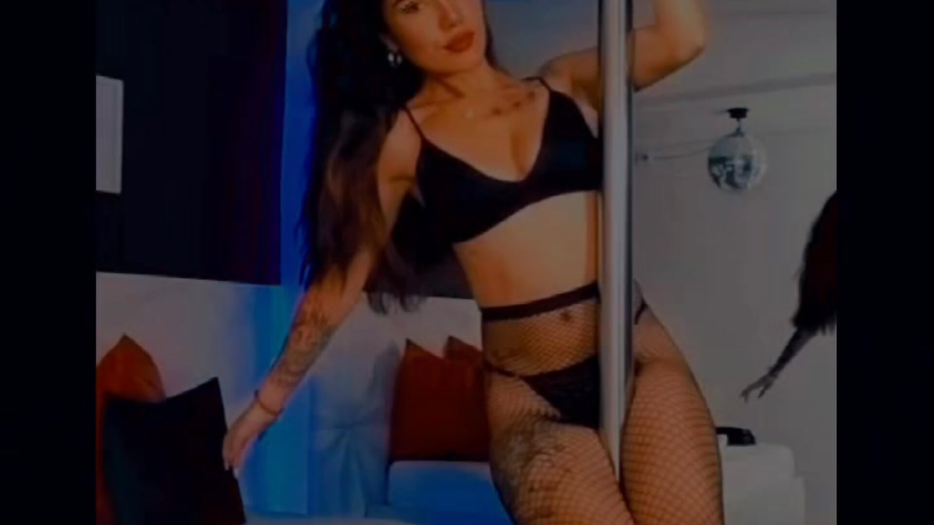 A little pole dancing, ask for it in exclusive ☺️✨. 𝑺𝒄𝒂𝒓𝒍𝒆𝒕𝒕 𝑪𝒂𝒔𝒕𝒓𝒐 🪄 - vidéo du modèle de showcams scarlet_castro