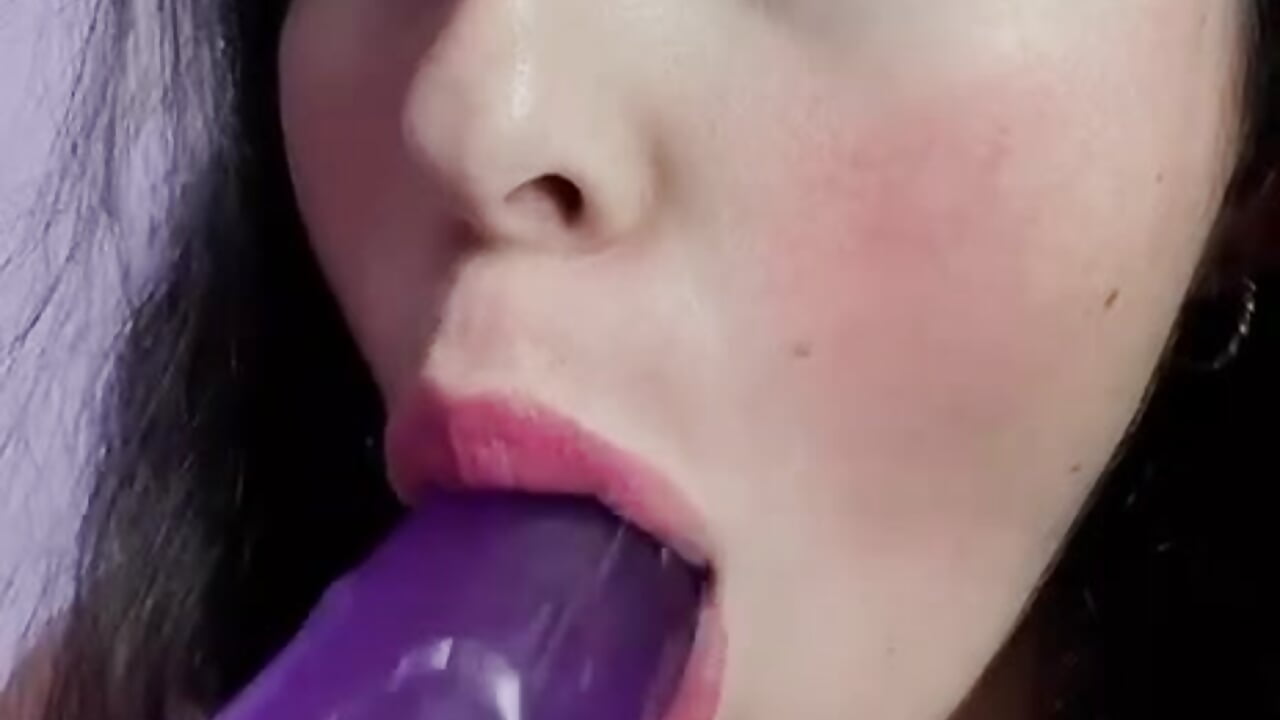 BlowJob ASMR - video by MiaSalinas cam model