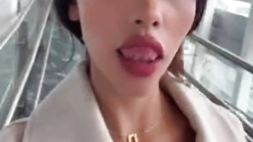 Waiting for my flight while imagining all the naughty things I could do on vacation. 🔥 - video by Giovanna_oliveira cam model