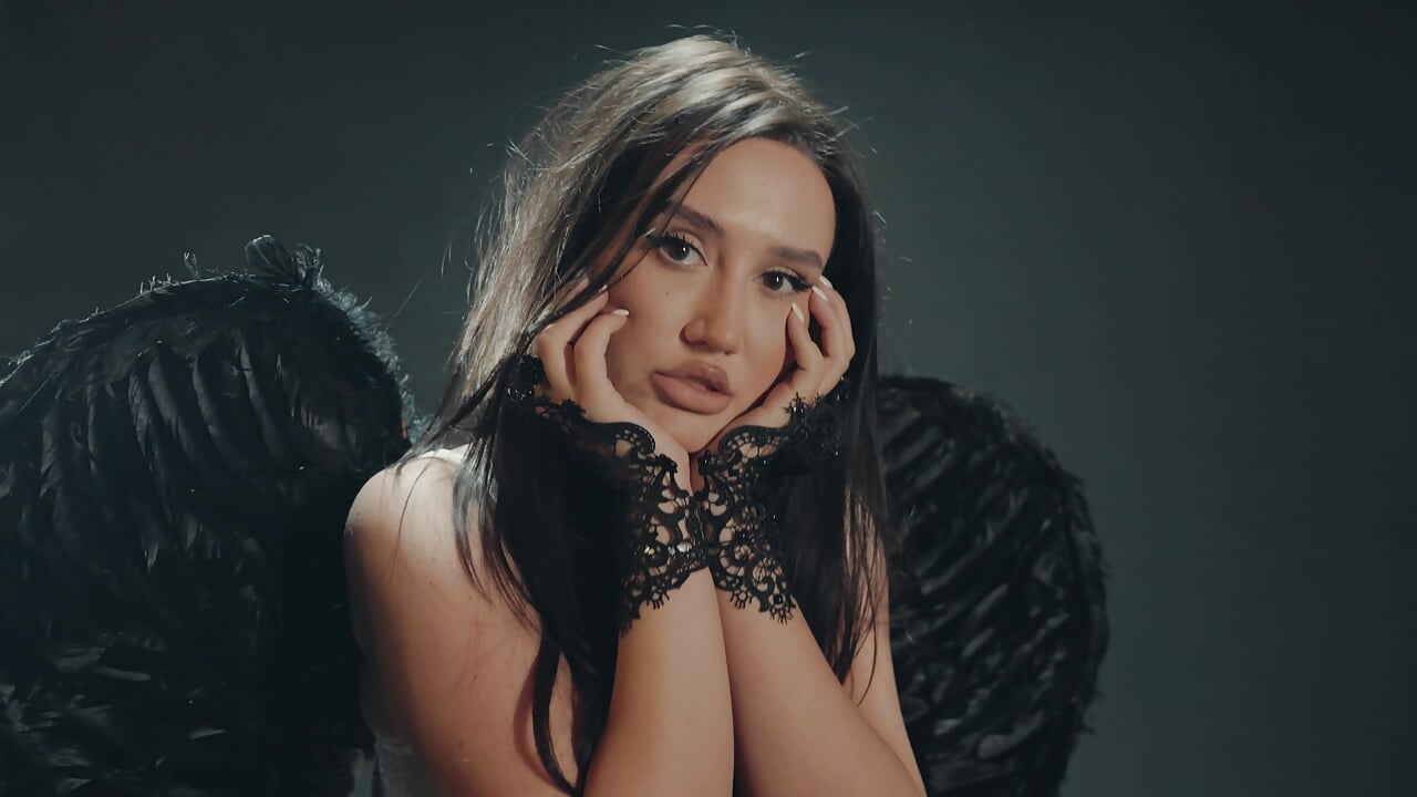 YOUR FAVORITE ANGEL - video by freyacherie cam model