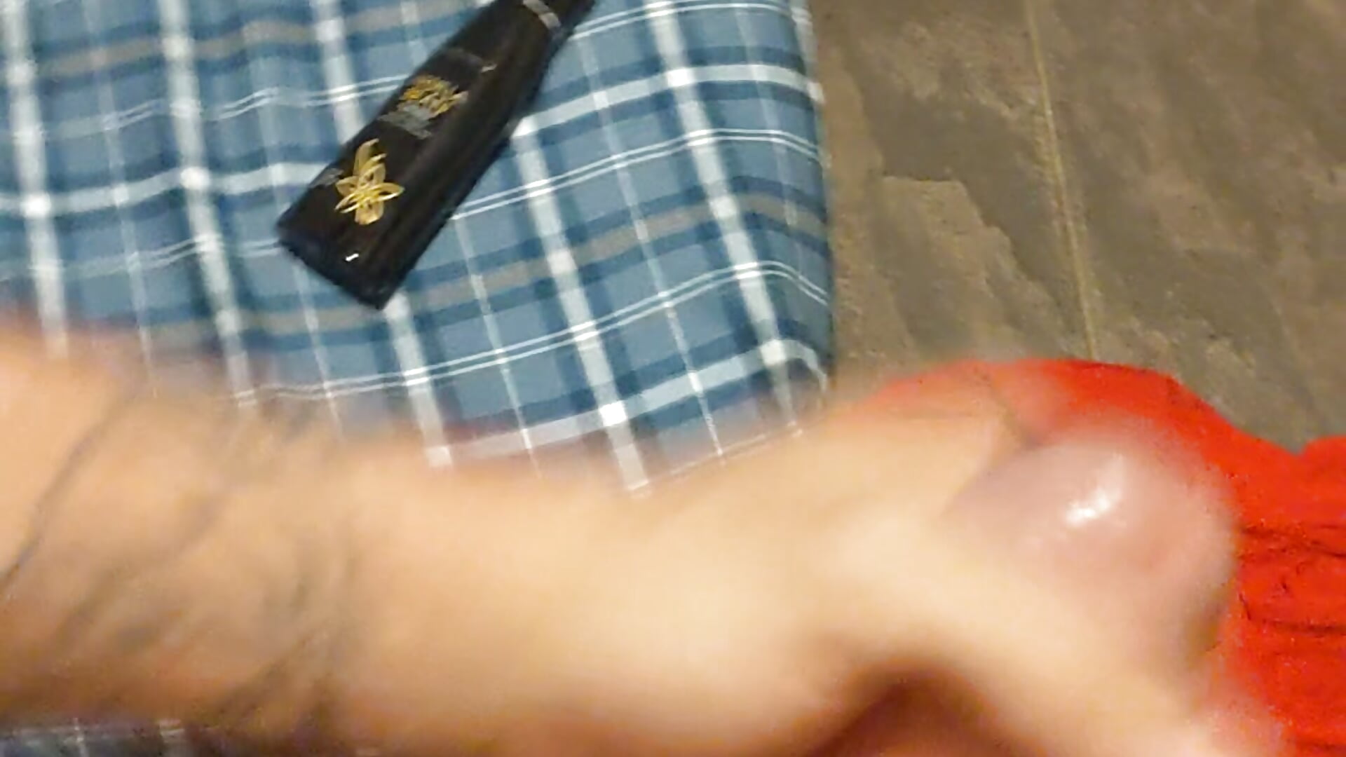 Self cumming - video by helloongg cam model