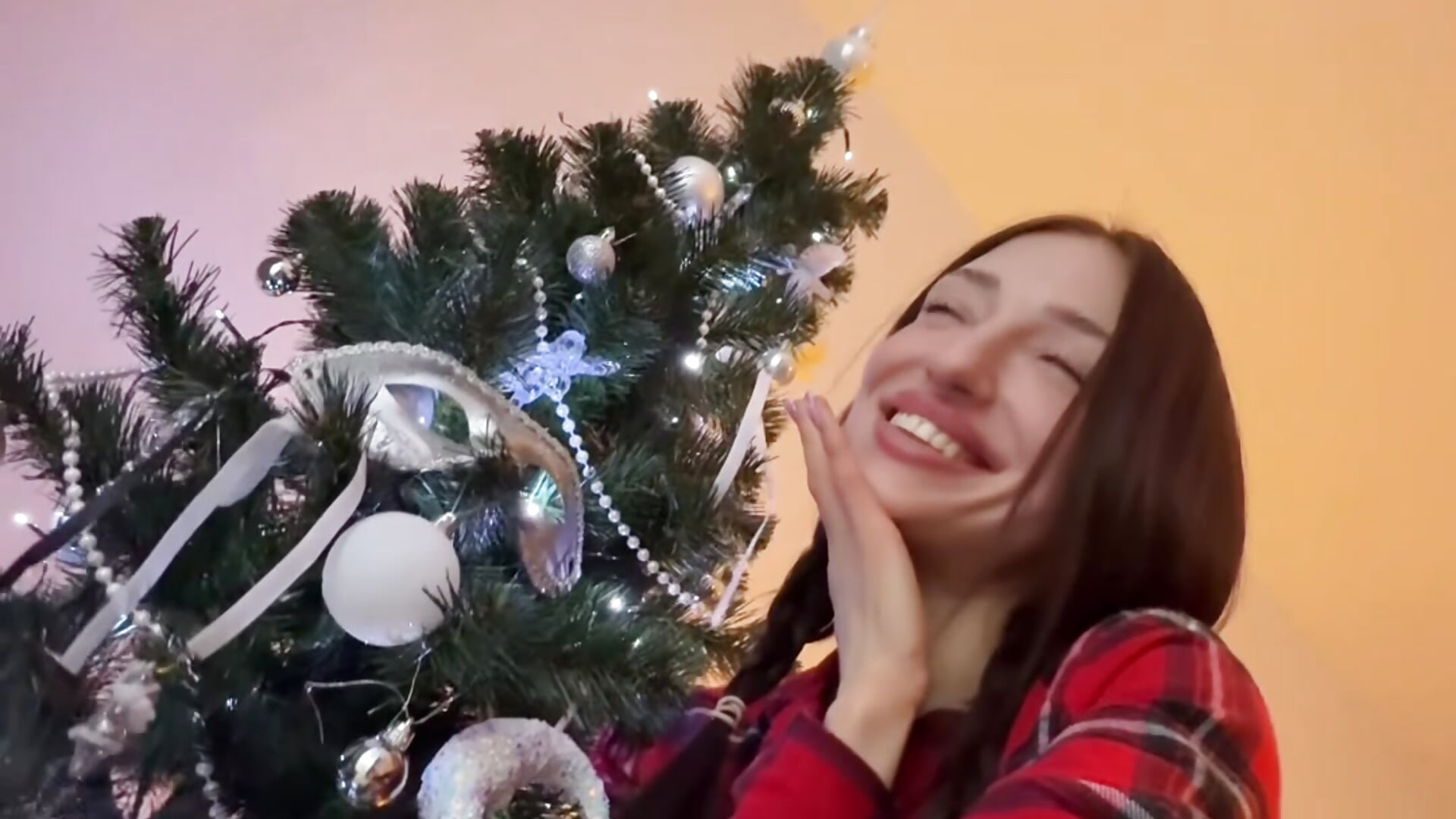 Almost Christmas☺️ - video by Alice_Arwen cam model