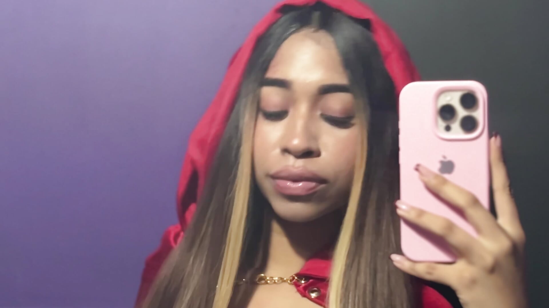 Kisses 💋 do you want to be my wolf?🥵 - video by bella__honey cam model